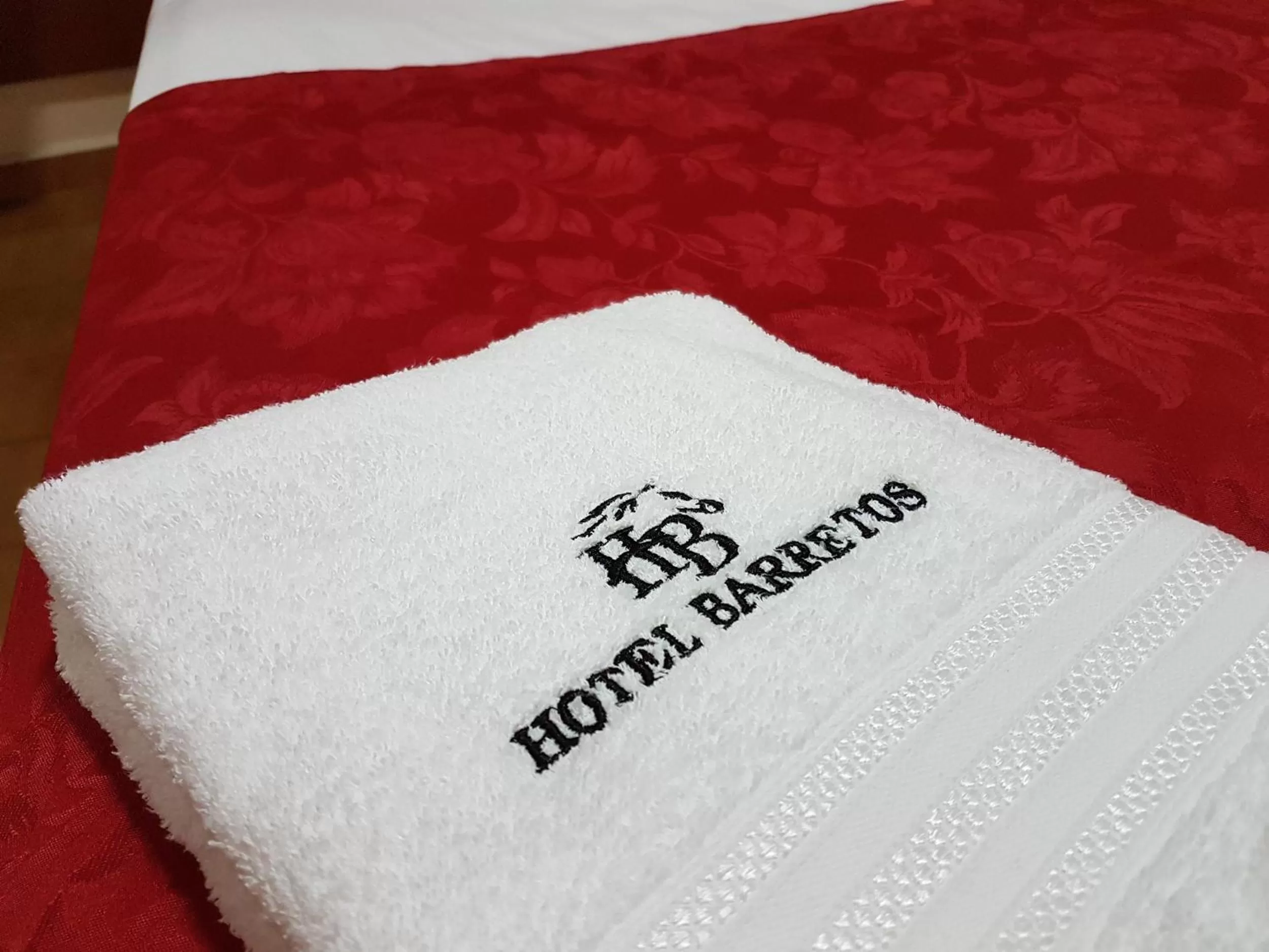 towels, Bed in Hotel Barretos