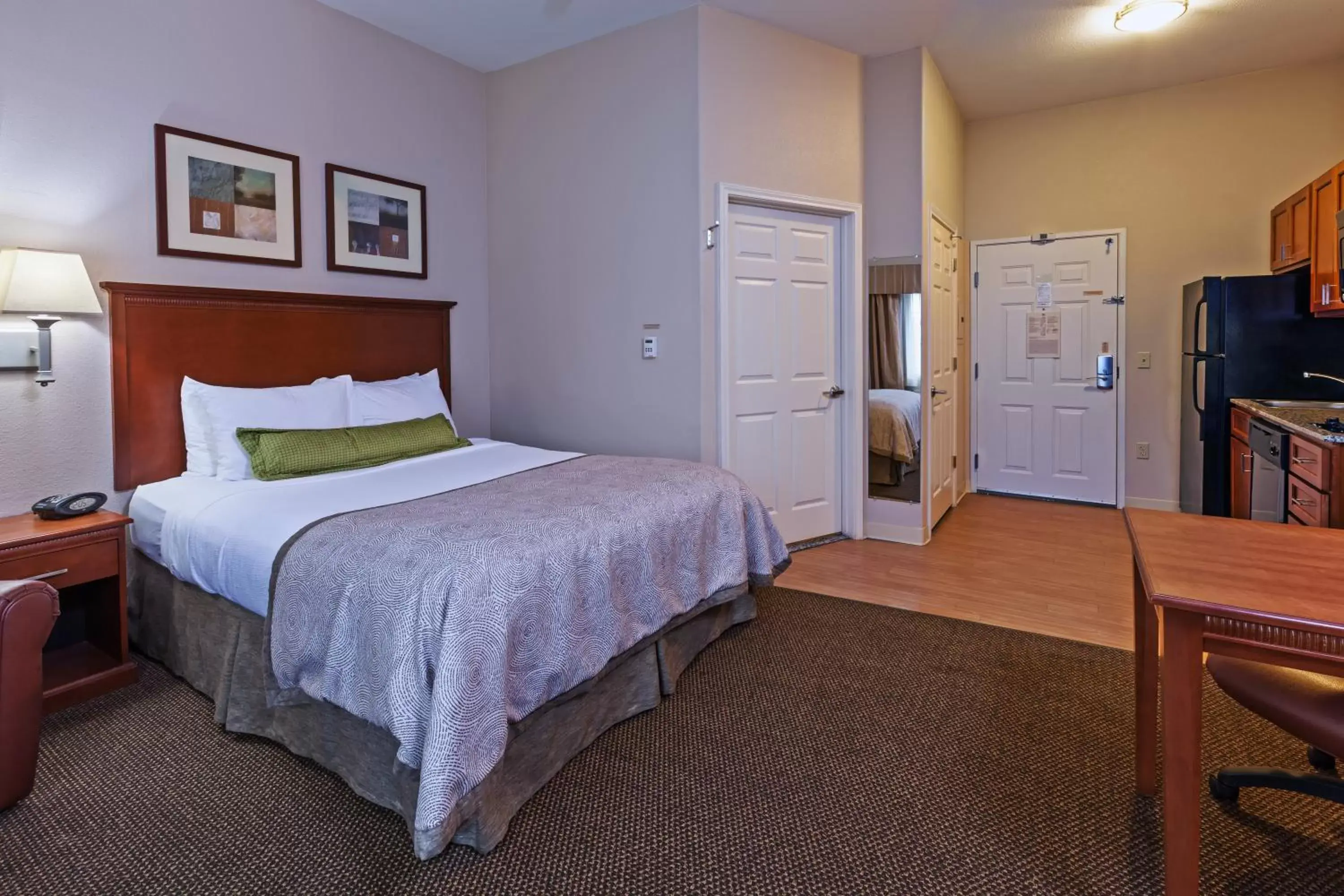 Photo of the whole room, Bed in Candlewood Suites Deer Park, an IHG Hotel