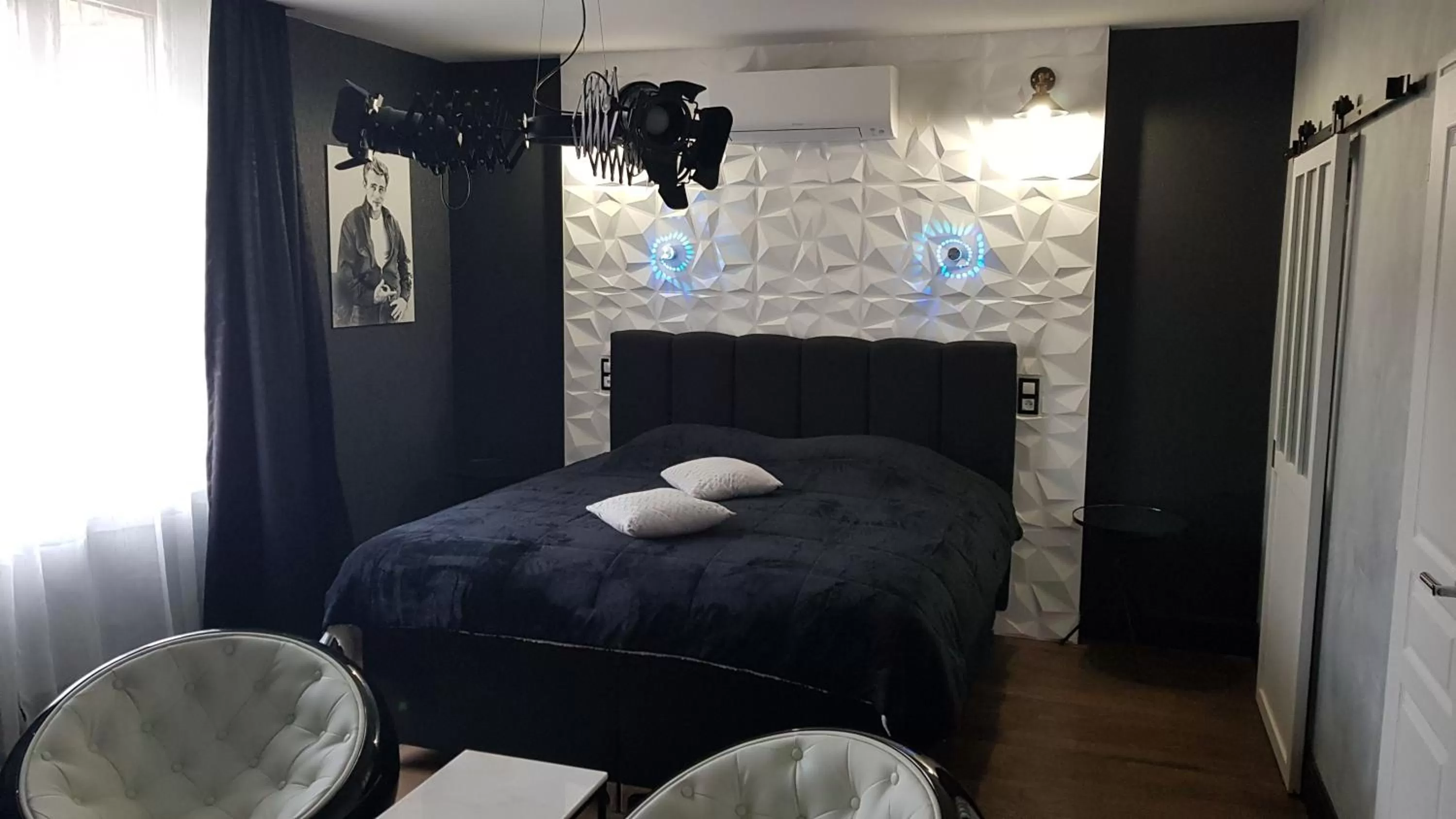 Superior King Room in Les Étoiles