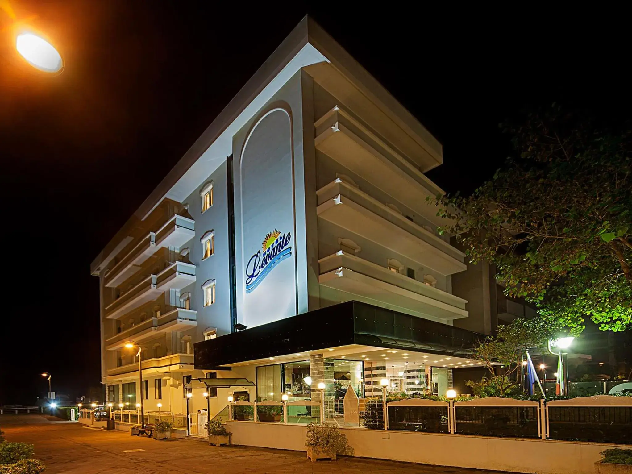 Facade/entrance, Property Building in Hotel Levante