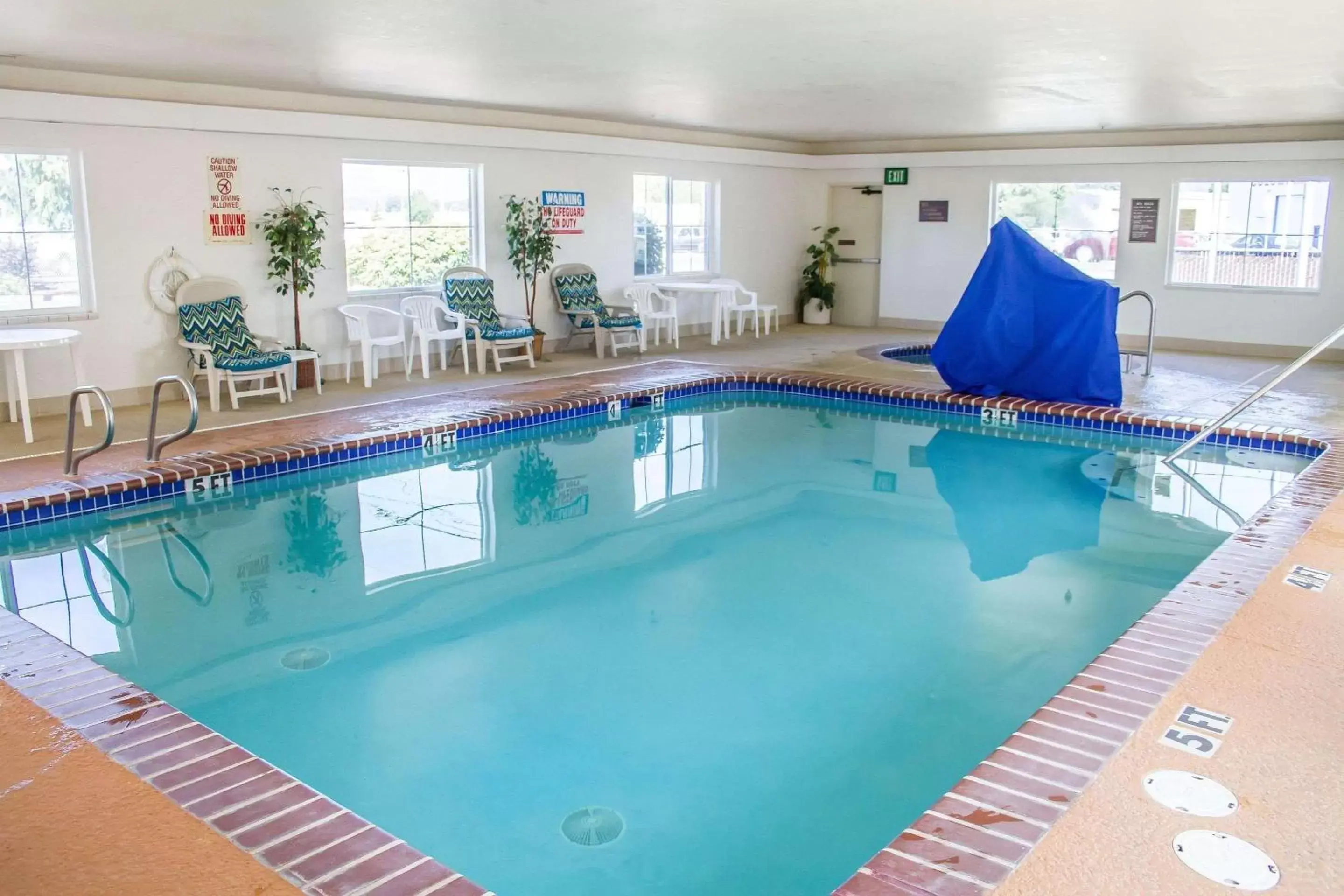 Swimming Pool in Quality Inn & Suites Longview Kelso