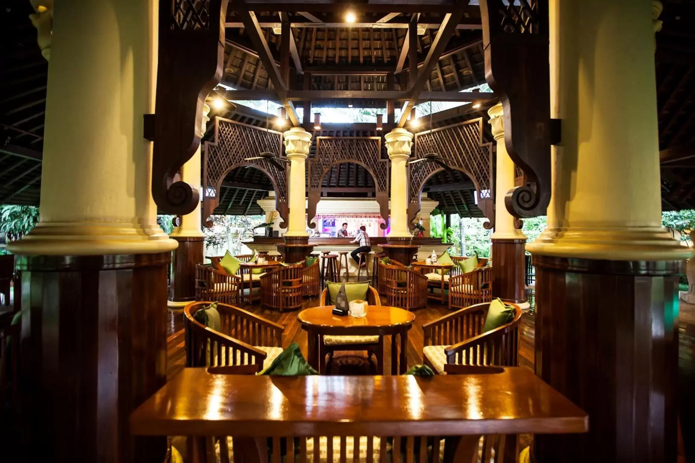 Lounge or bar, Restaurant/Places to Eat in Novotel Bogor Golf Resort