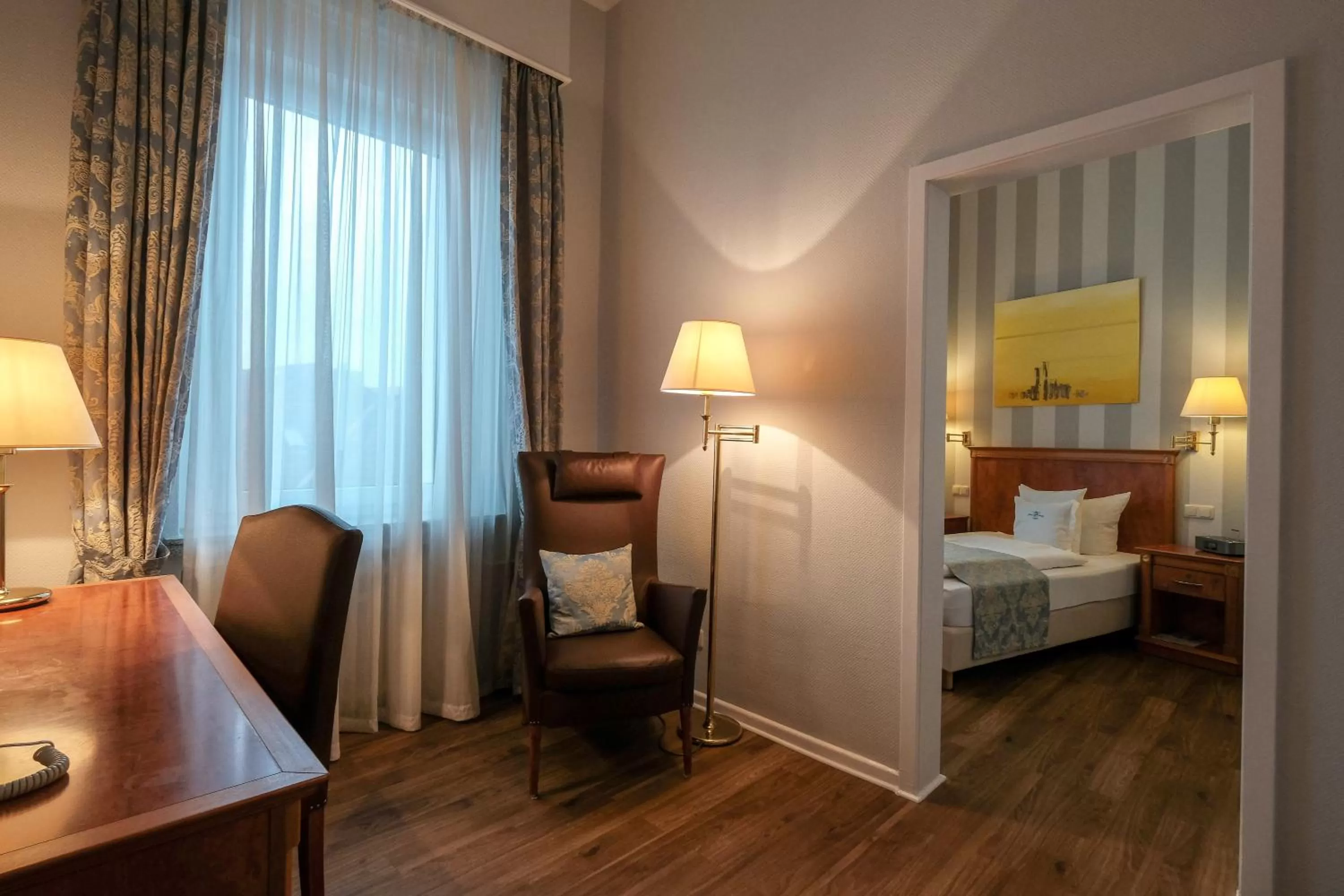 Photo of the whole room, Bed in Hotel Savoy Hannover