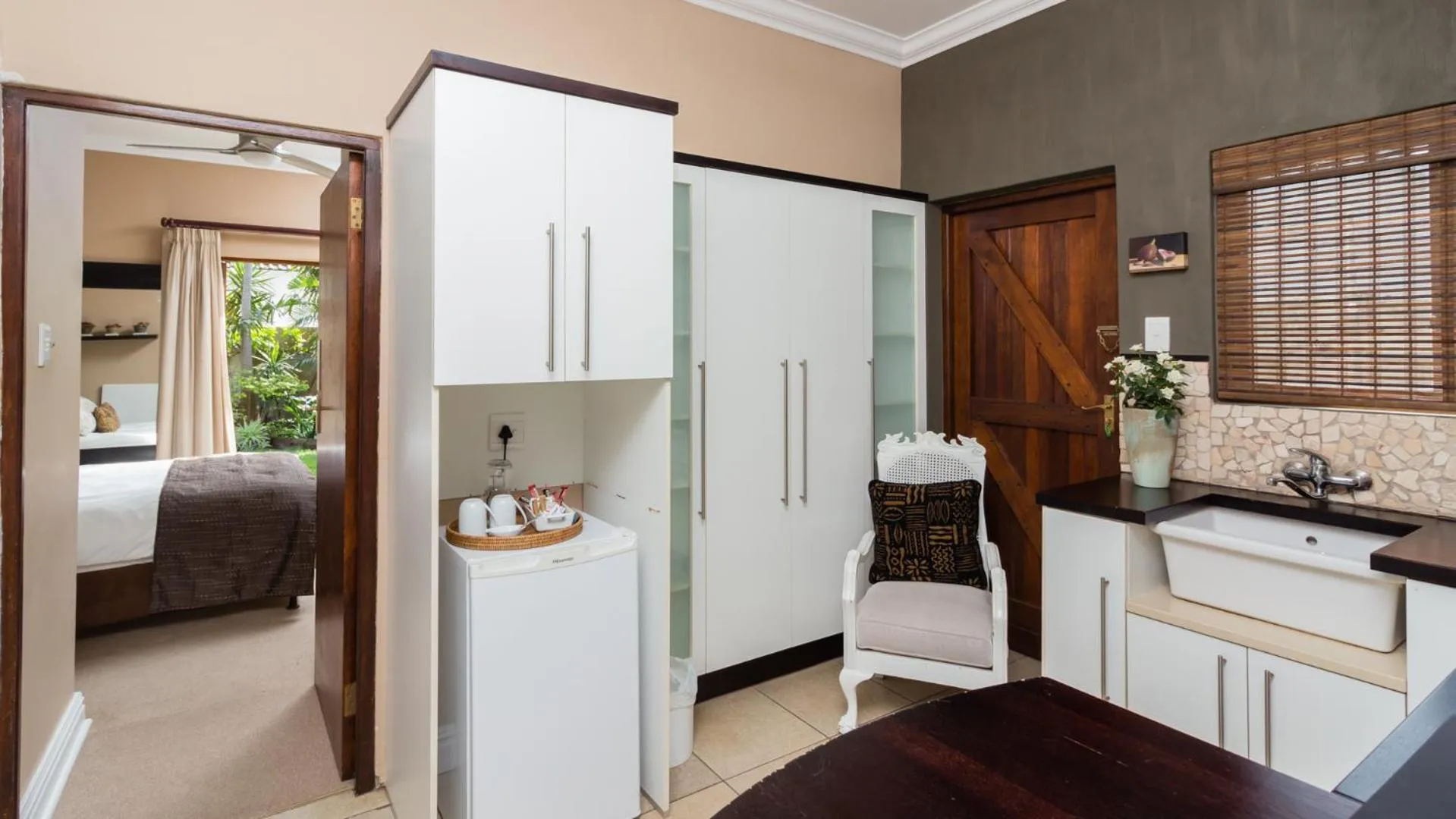 Kitchen or kitchenette, Bed in Manor 38