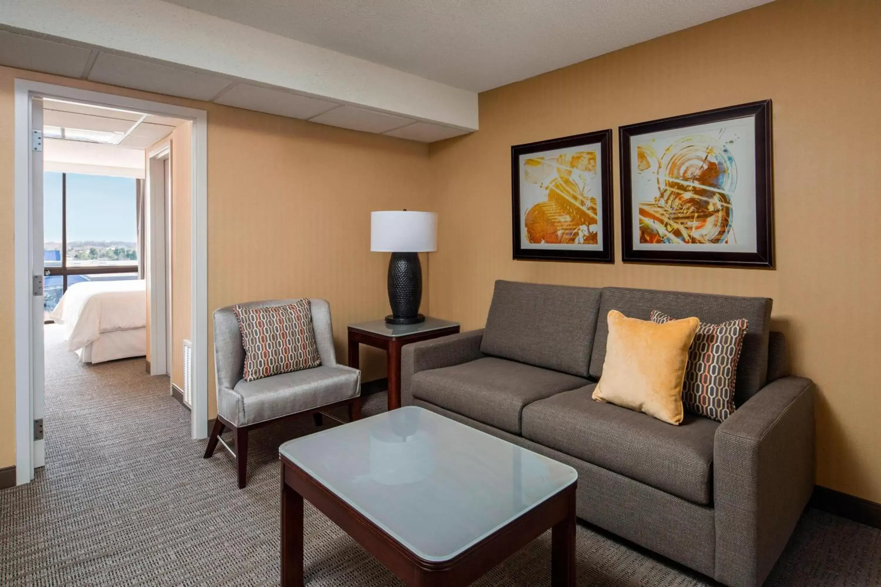 Living room, Seating Area in Sheraton West Des Moines