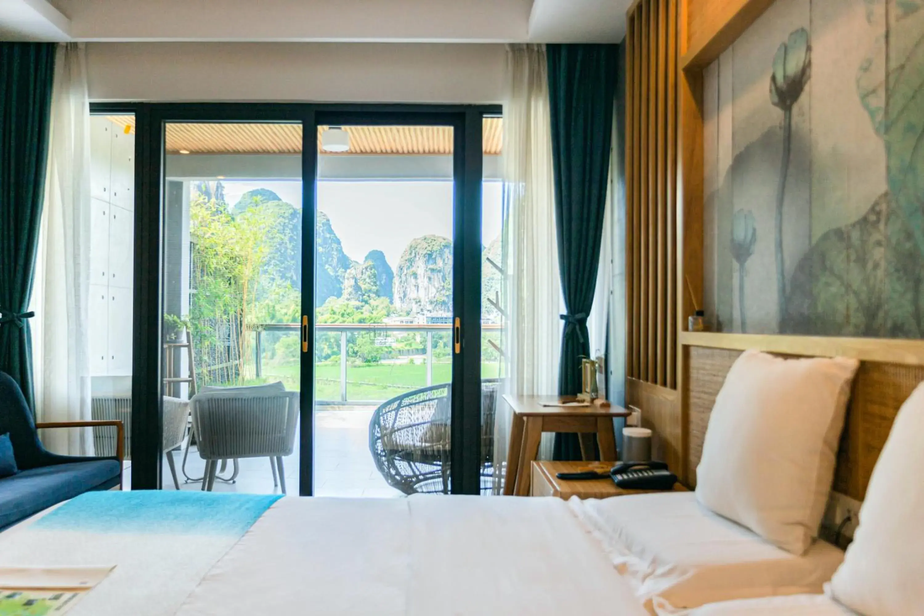 Bed, Seating Area in Yangshuo Zen Garden Resort