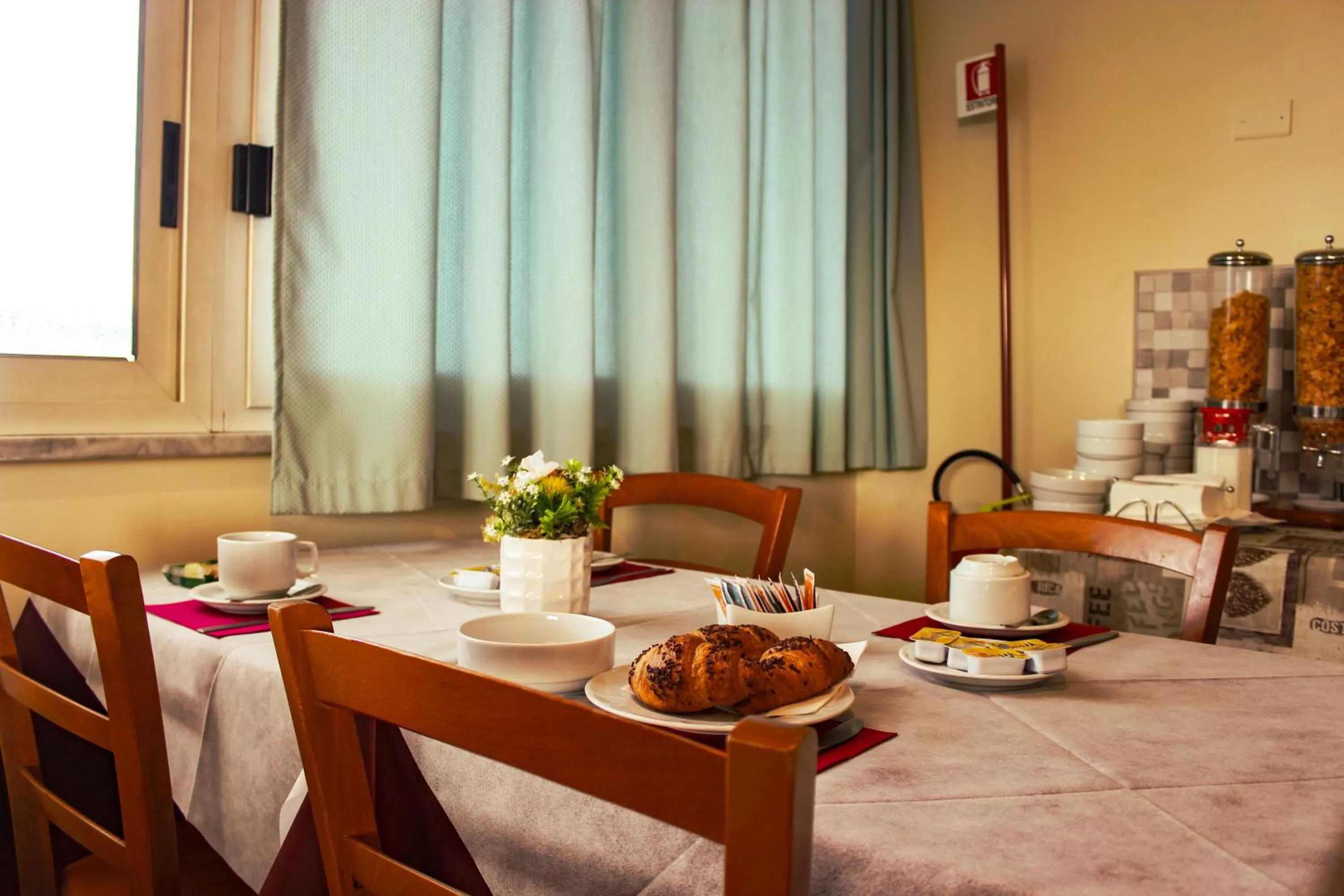 Food and drinks in Hotel Garden Napoli