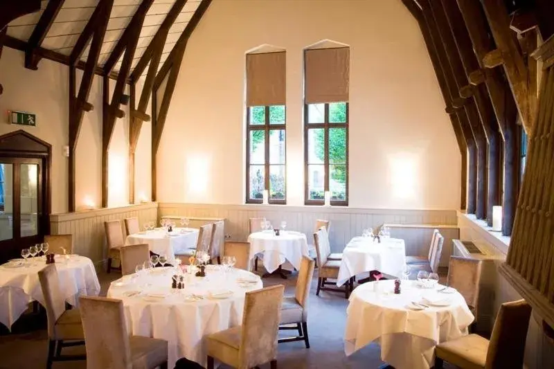 Restaurant/Places to Eat in Schoolhouse Hotel