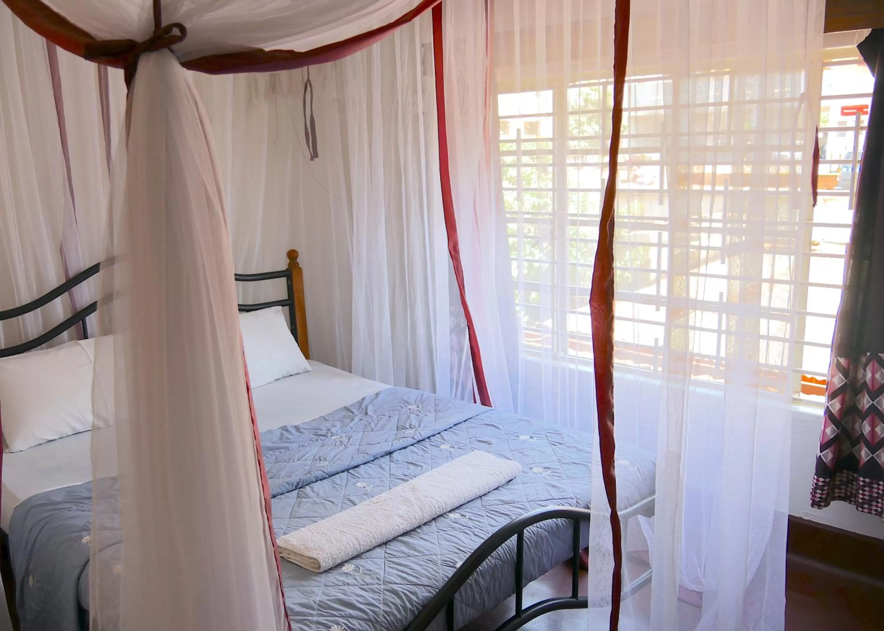 Bed in Hotel Acacia City