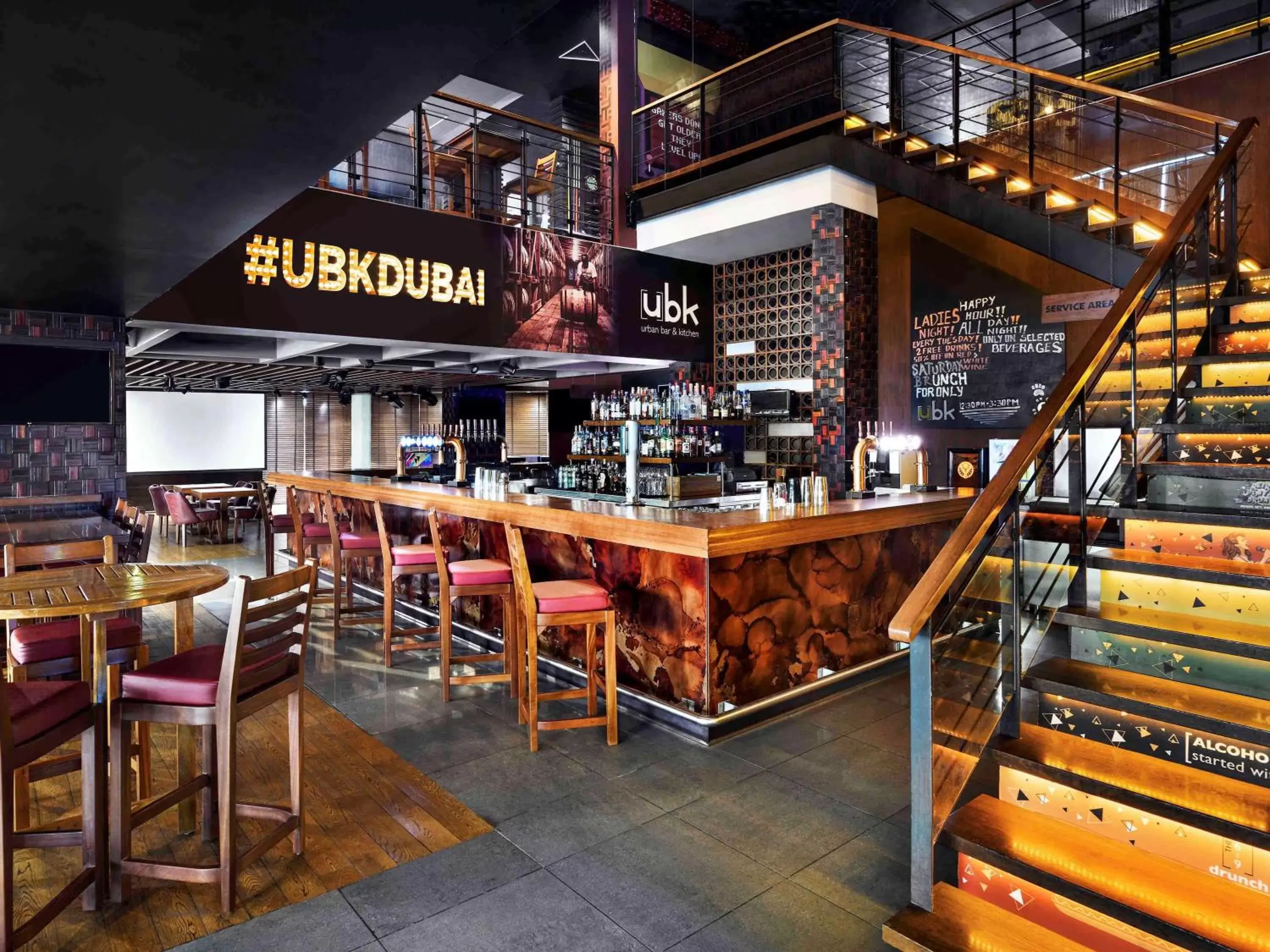 Restaurant/places to eat, Lounge/Bar in Mövenpick Hotel Jumeirah Lakes Towers Dubai