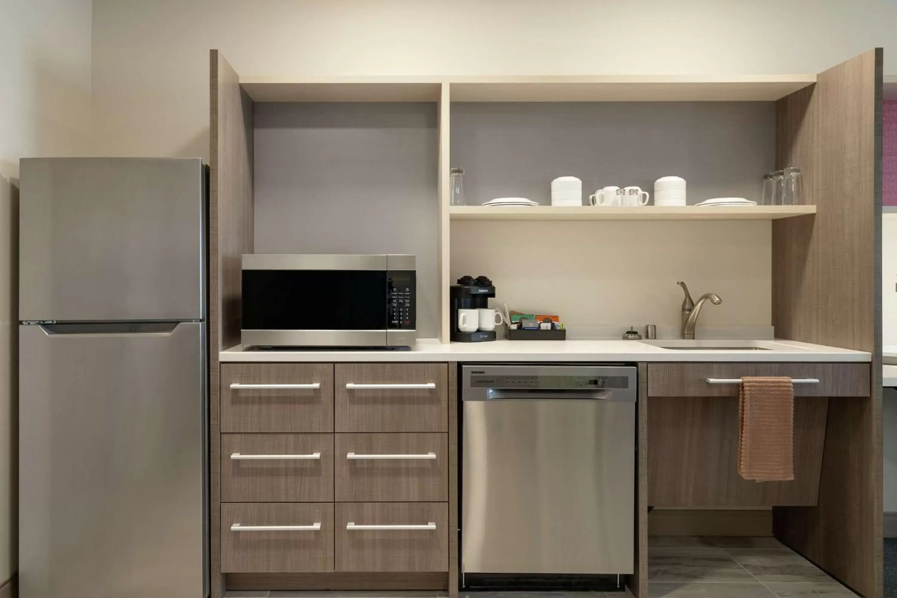 Bedroom, Kitchen/Kitchenette in Home2 Suites By Hilton Alamogordo White Sands