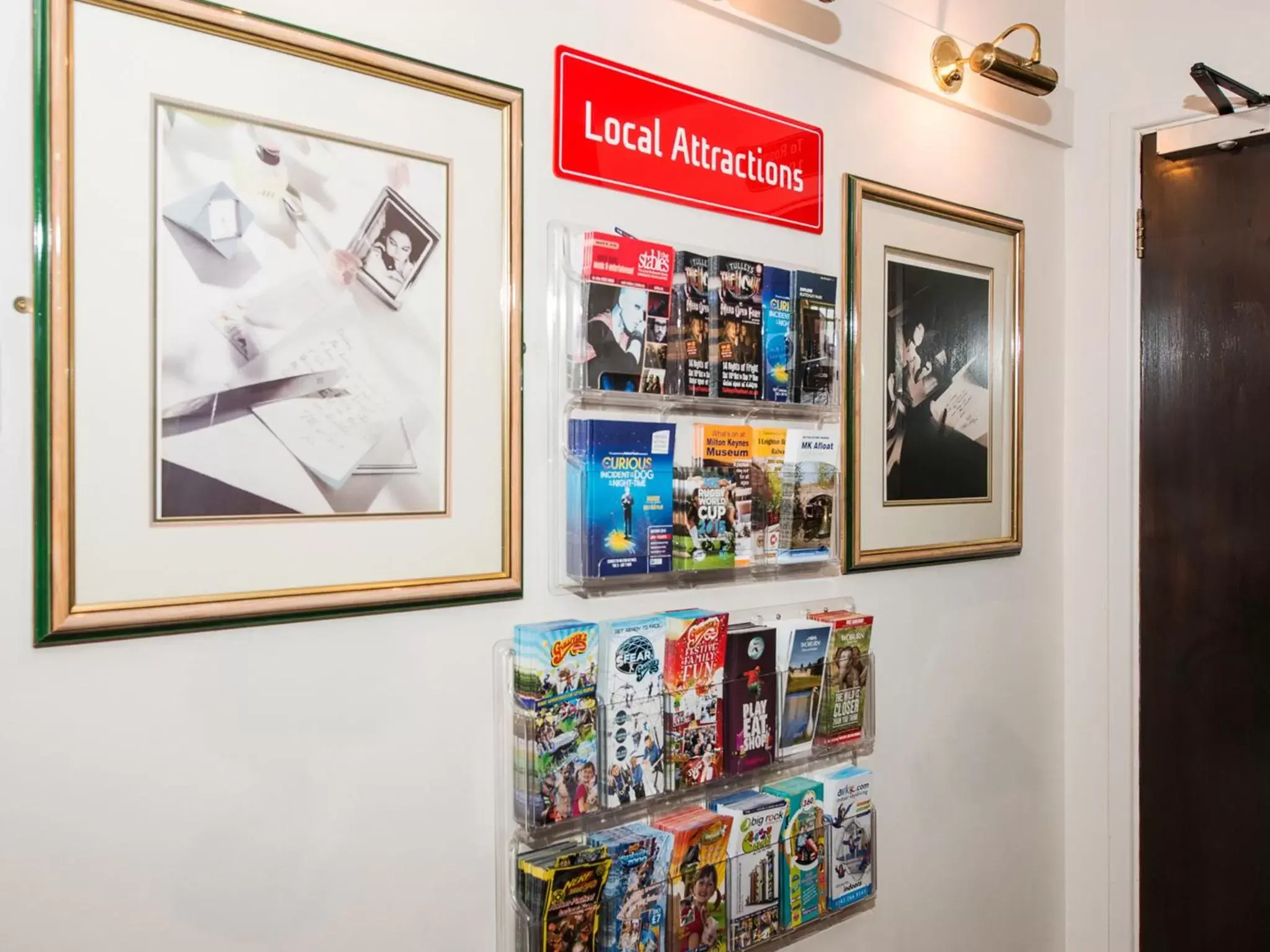 Lobby or reception in Peartree Lodge Waterside Lobby or reception in Peartree Lodge Waterside