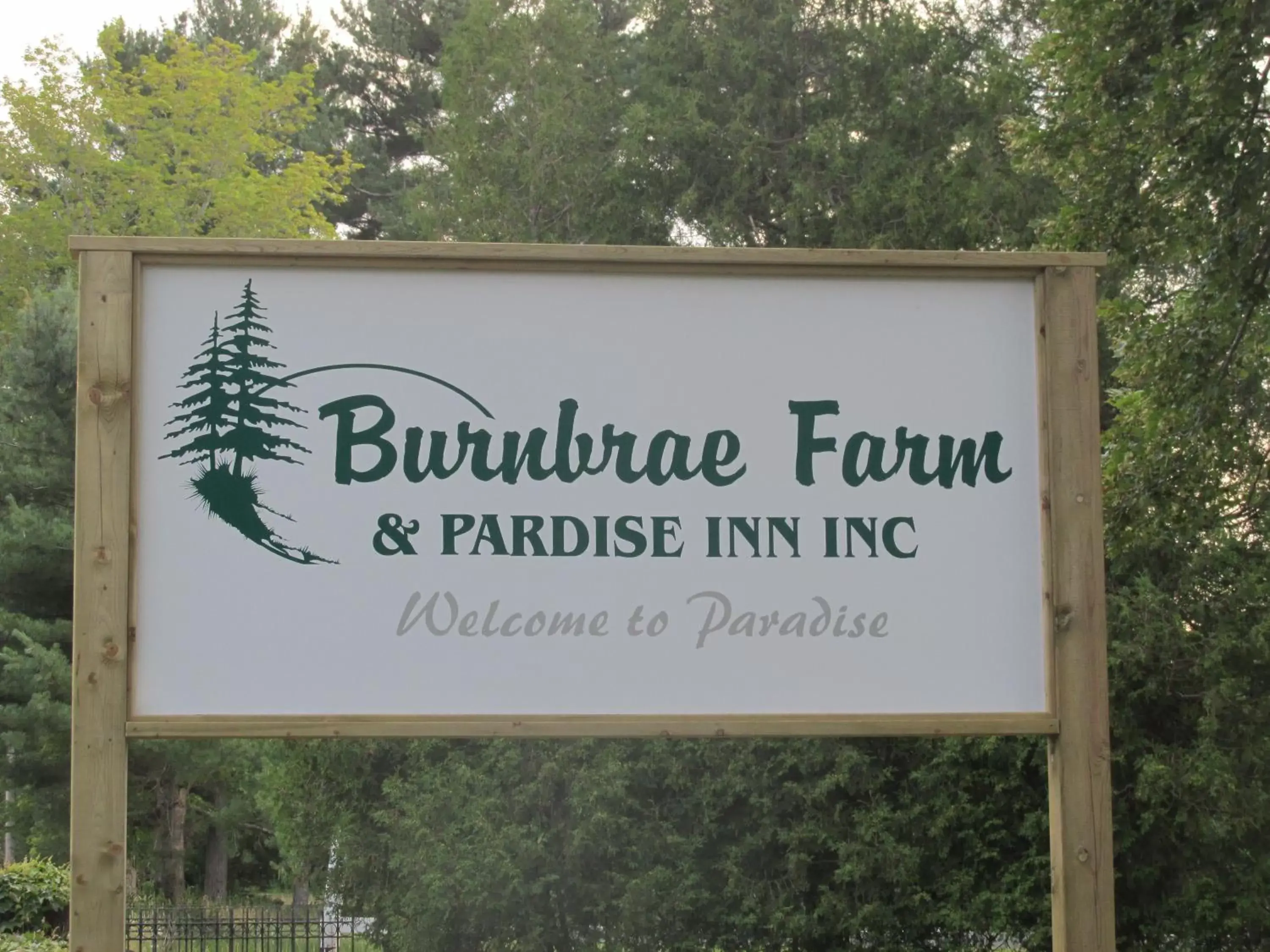 Property Logo/Sign in Burnbrae Farm & Paradise Inn