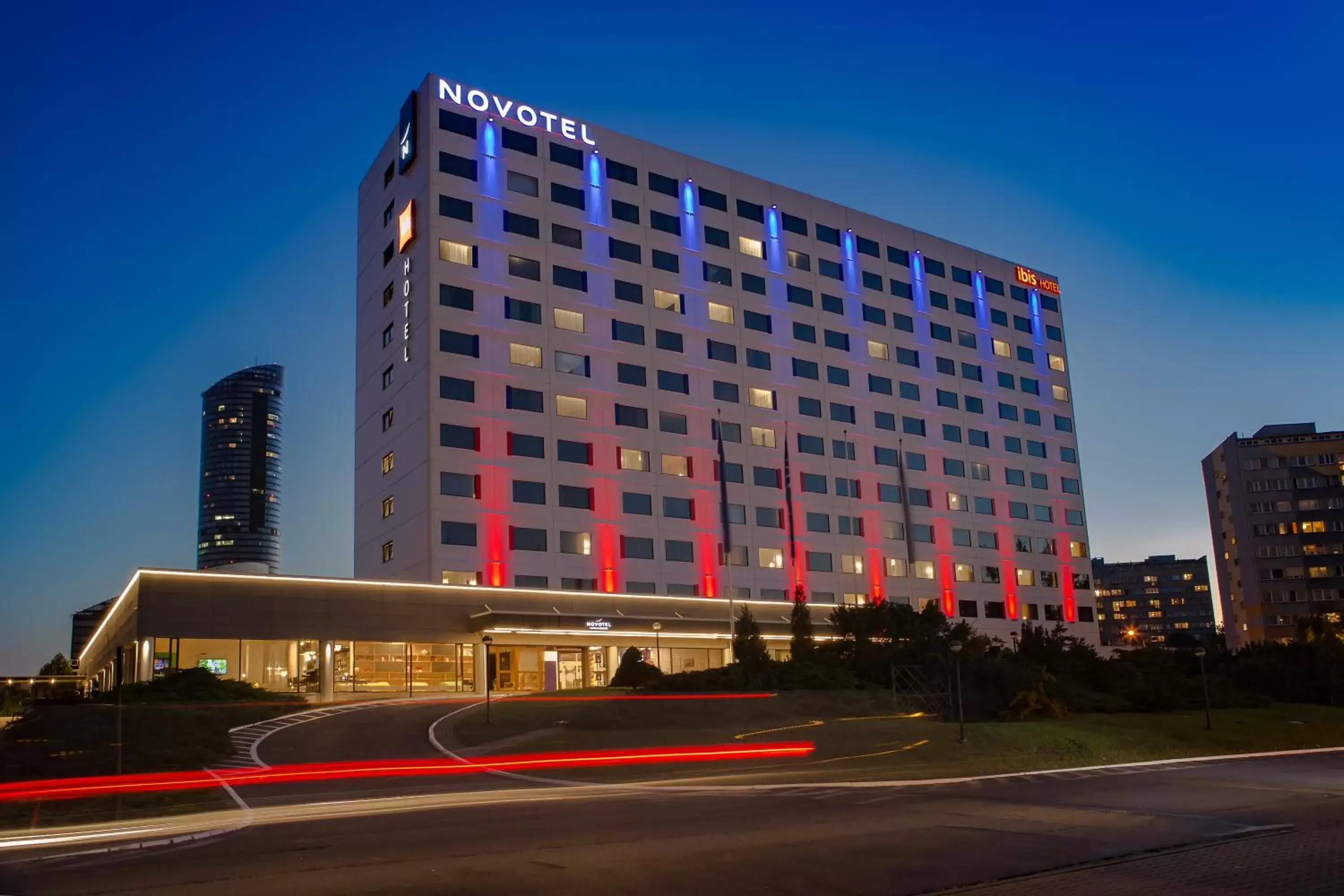 Facade/entrance, Property Building in Novotel Wrocław Centrum