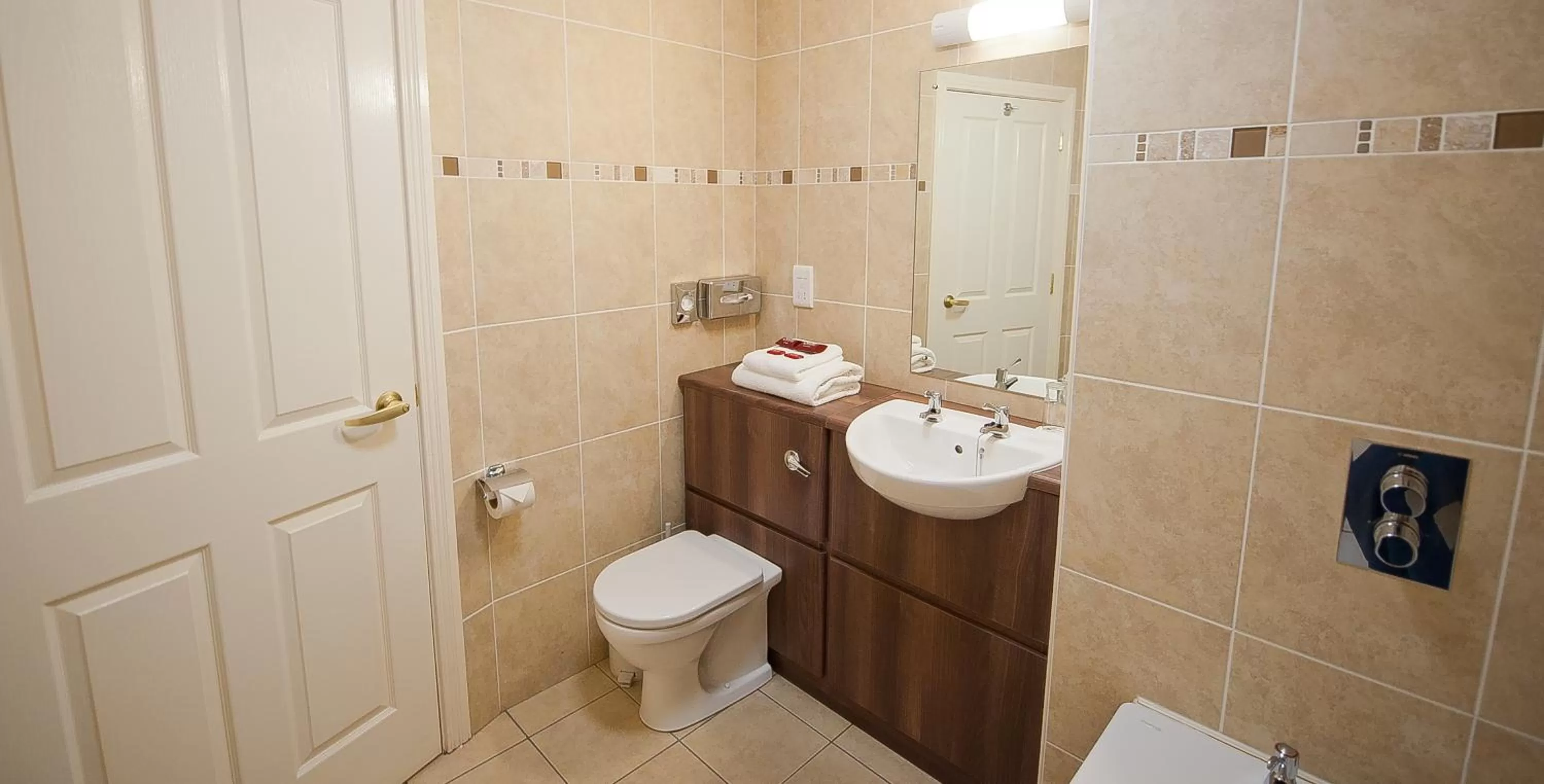 Bathroom in Corr's Corner Hotel