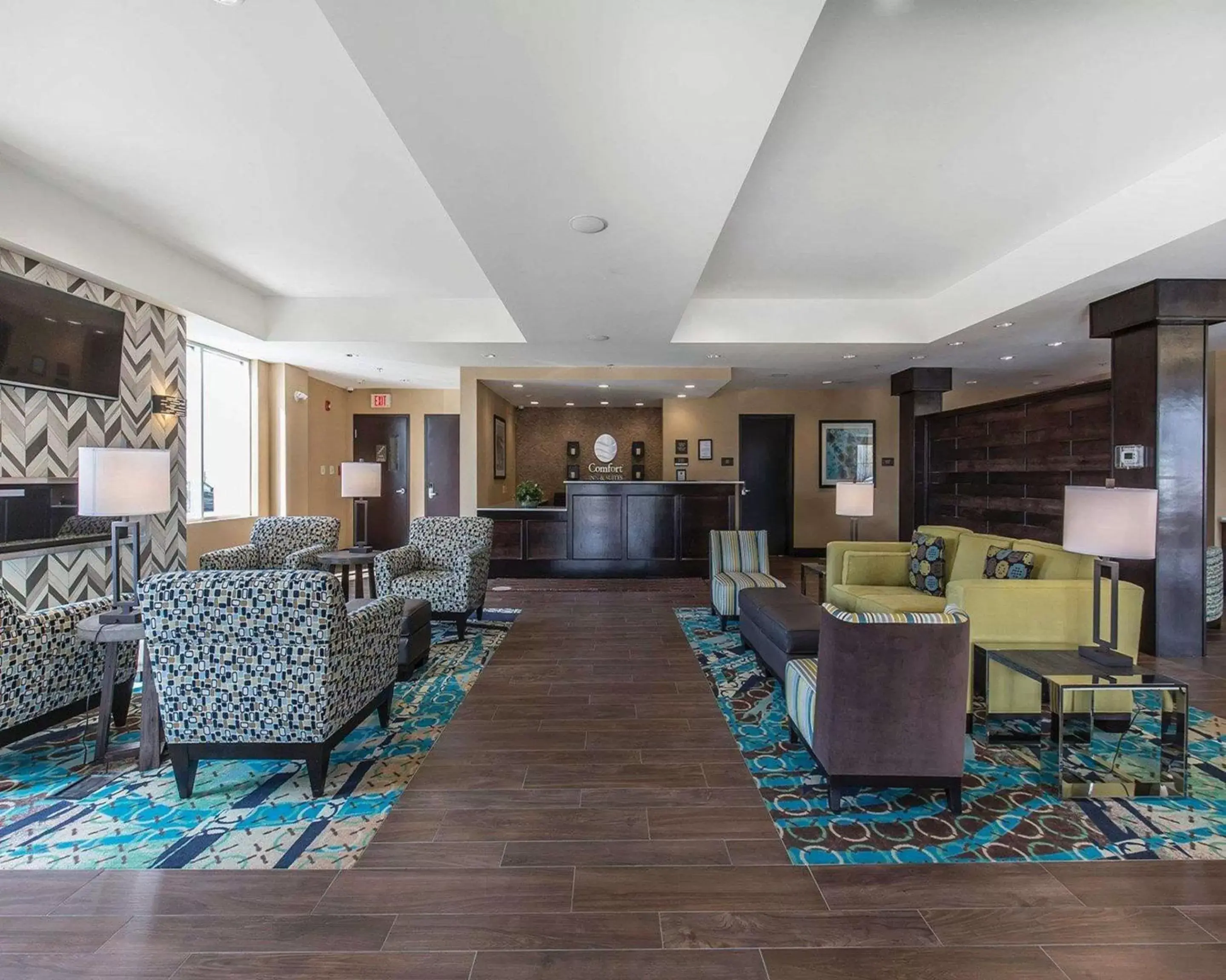 Lobby or reception in Comfort Inn & Suites Airport North