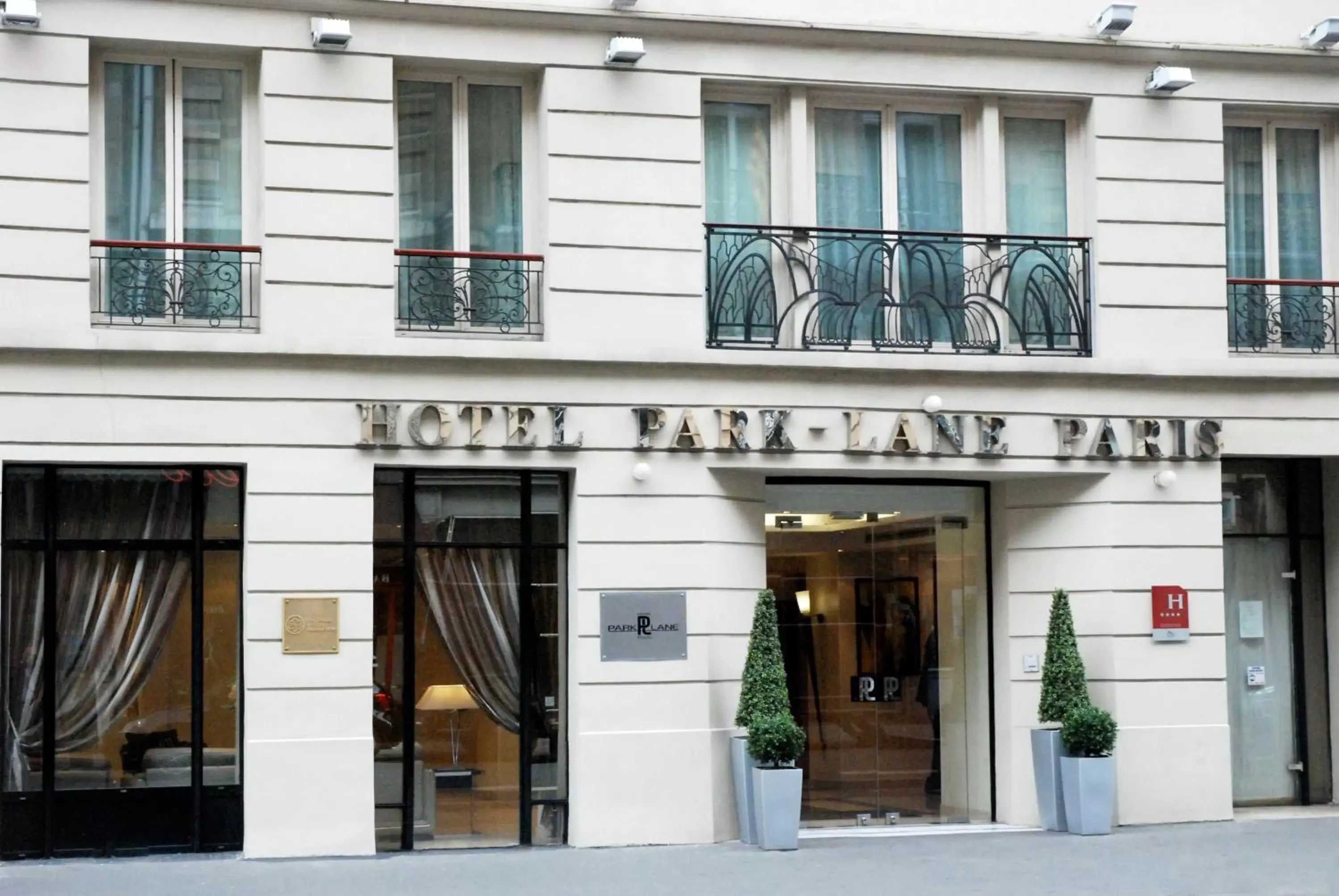 Facade/entrance, Property Building in Hotel Park Lane Paris