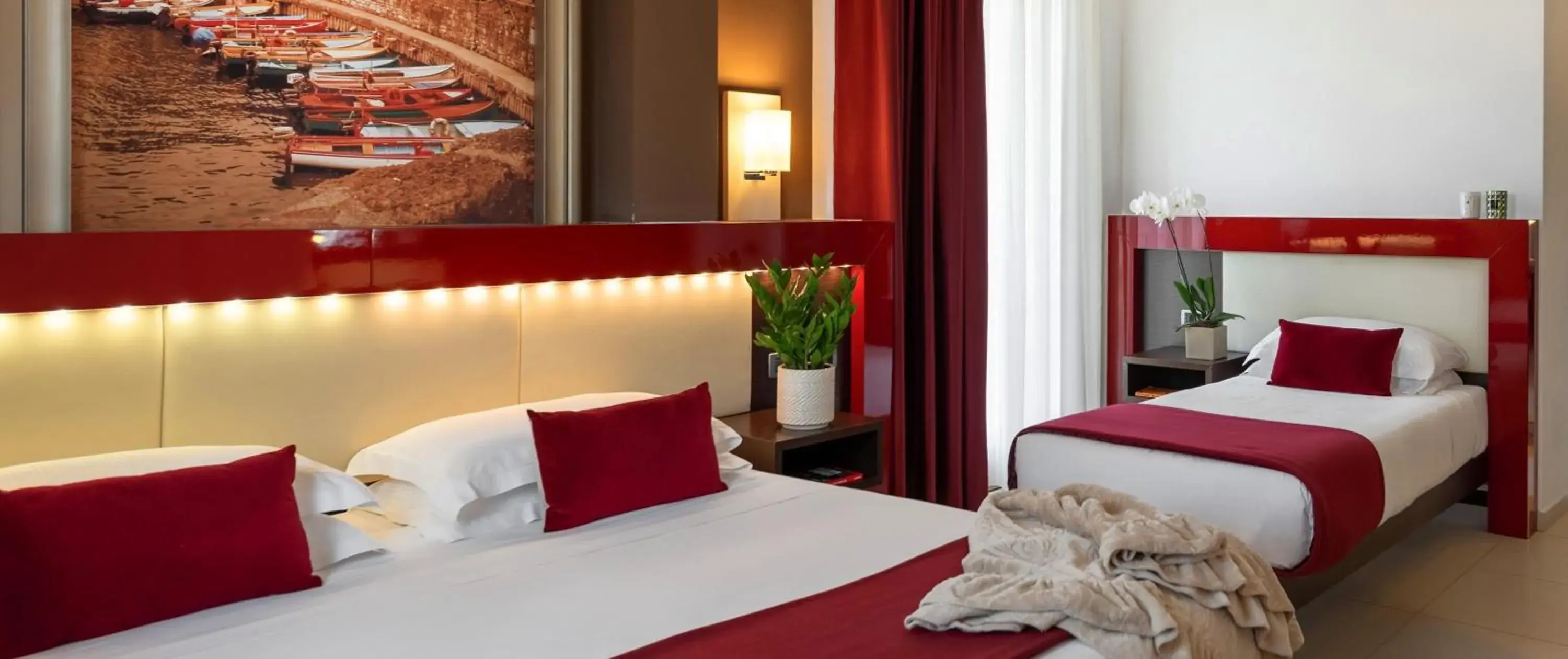 Bed in Kairos Garda Hotel