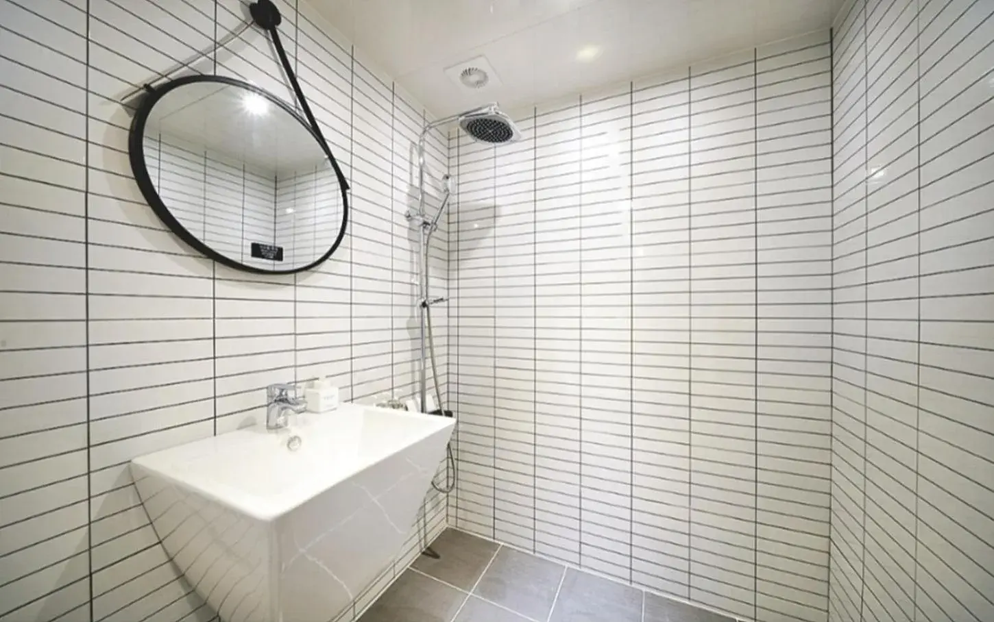 Property building, Bathroom in Busan Seomyeon Business Hotel J7                                                                