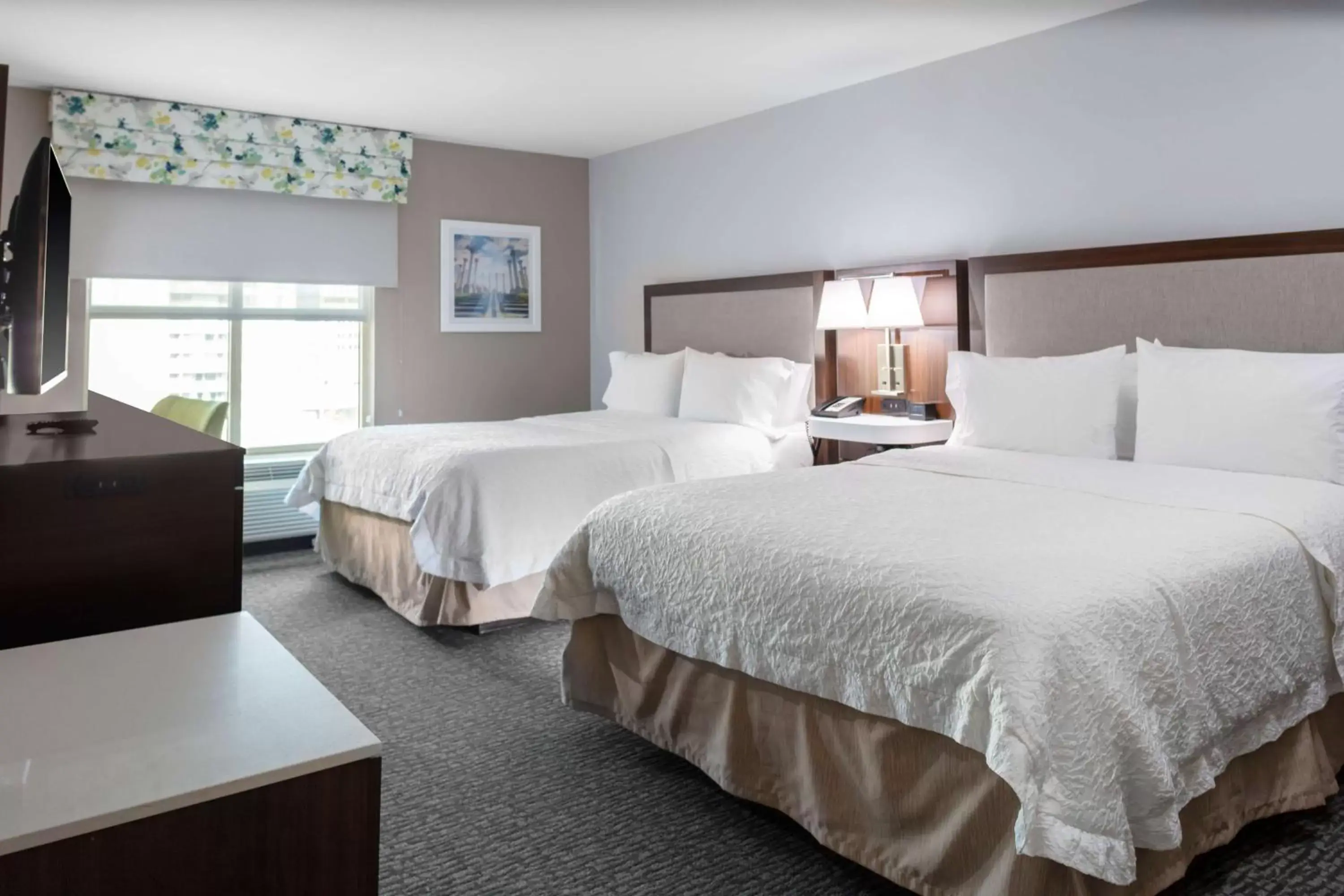Bed in Hampton Inn & Suites Arlington Crystal City DCA