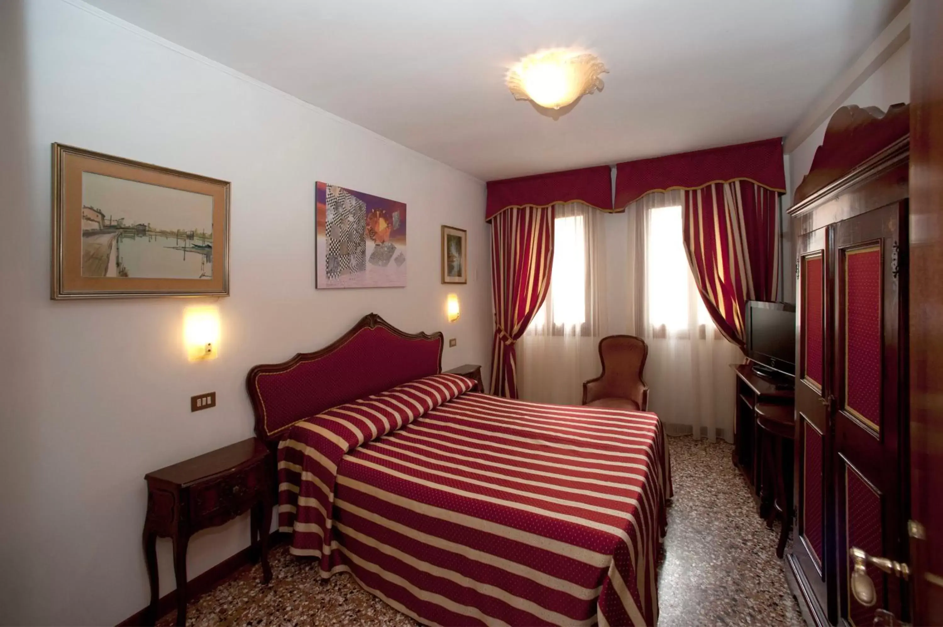 Bed in Hotel Fontana Bed in Hotel Fontana