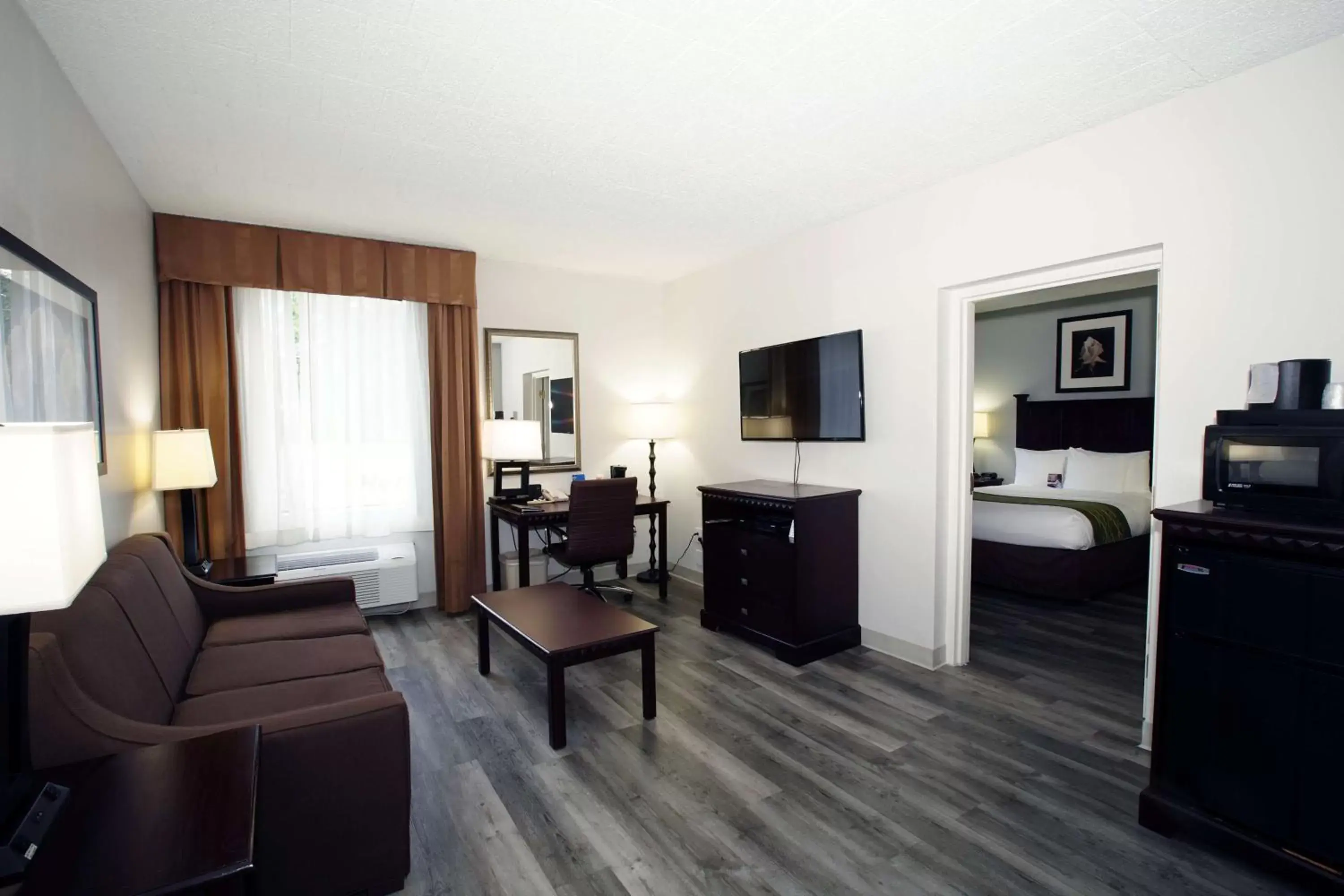 Photo of the whole room, Seating Area in Best Western Paramus Hotel & Suites