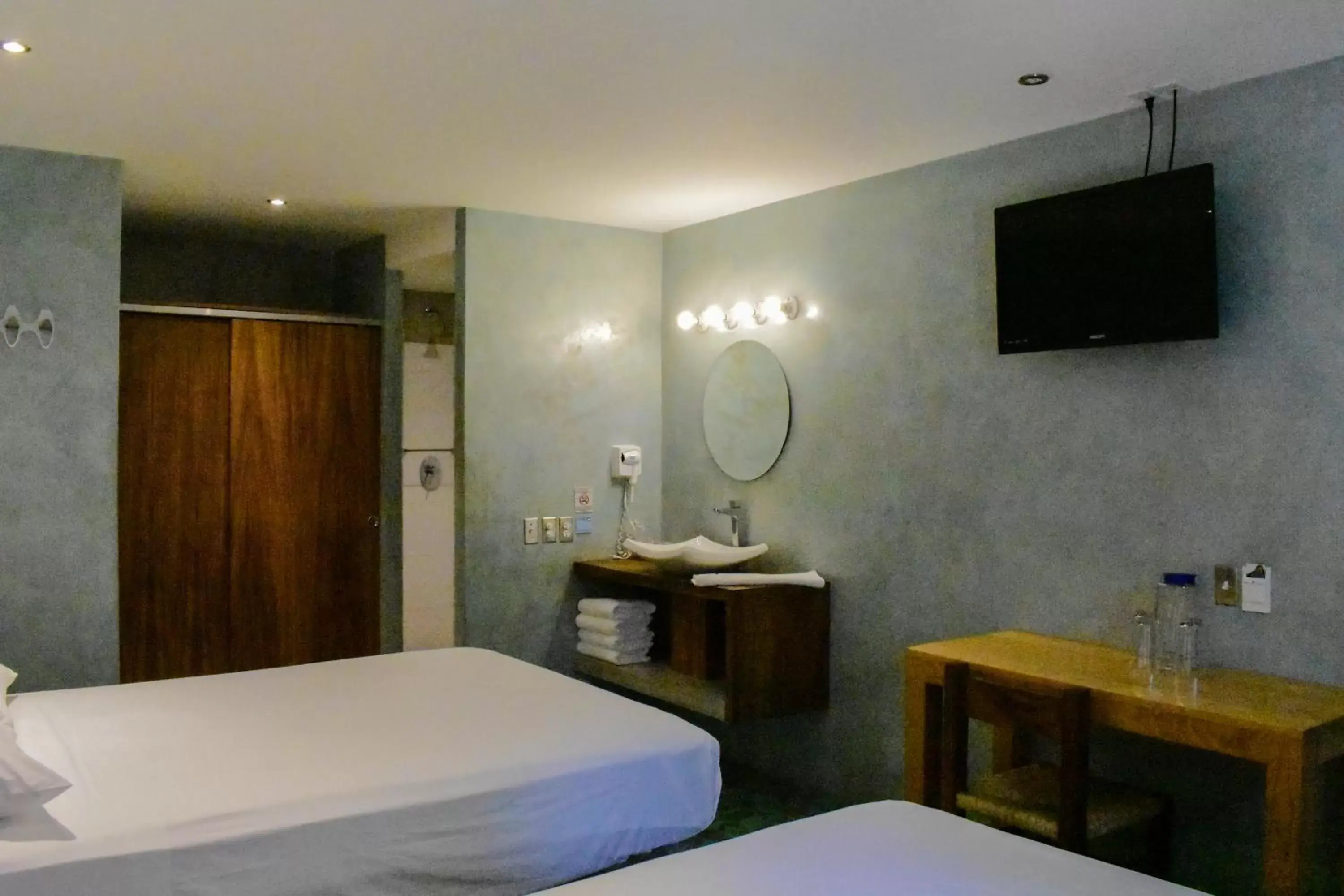 TV and multimedia, Bed in Hotel Rio Malecon