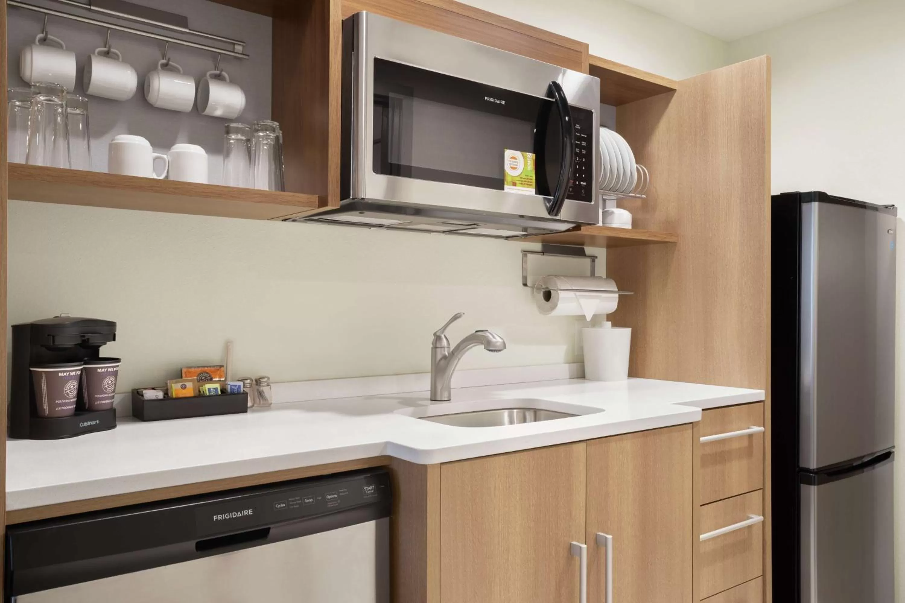 Kitchen or kitchenette in Home2 Suites By Hilton Warminster Horsham