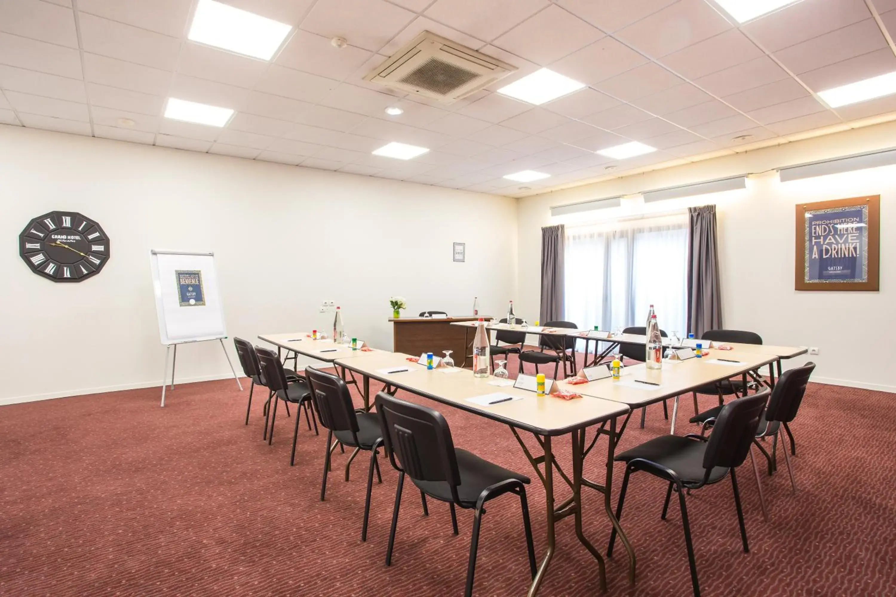 Meeting/conference room in Hotel Gatsby by HappyCulture