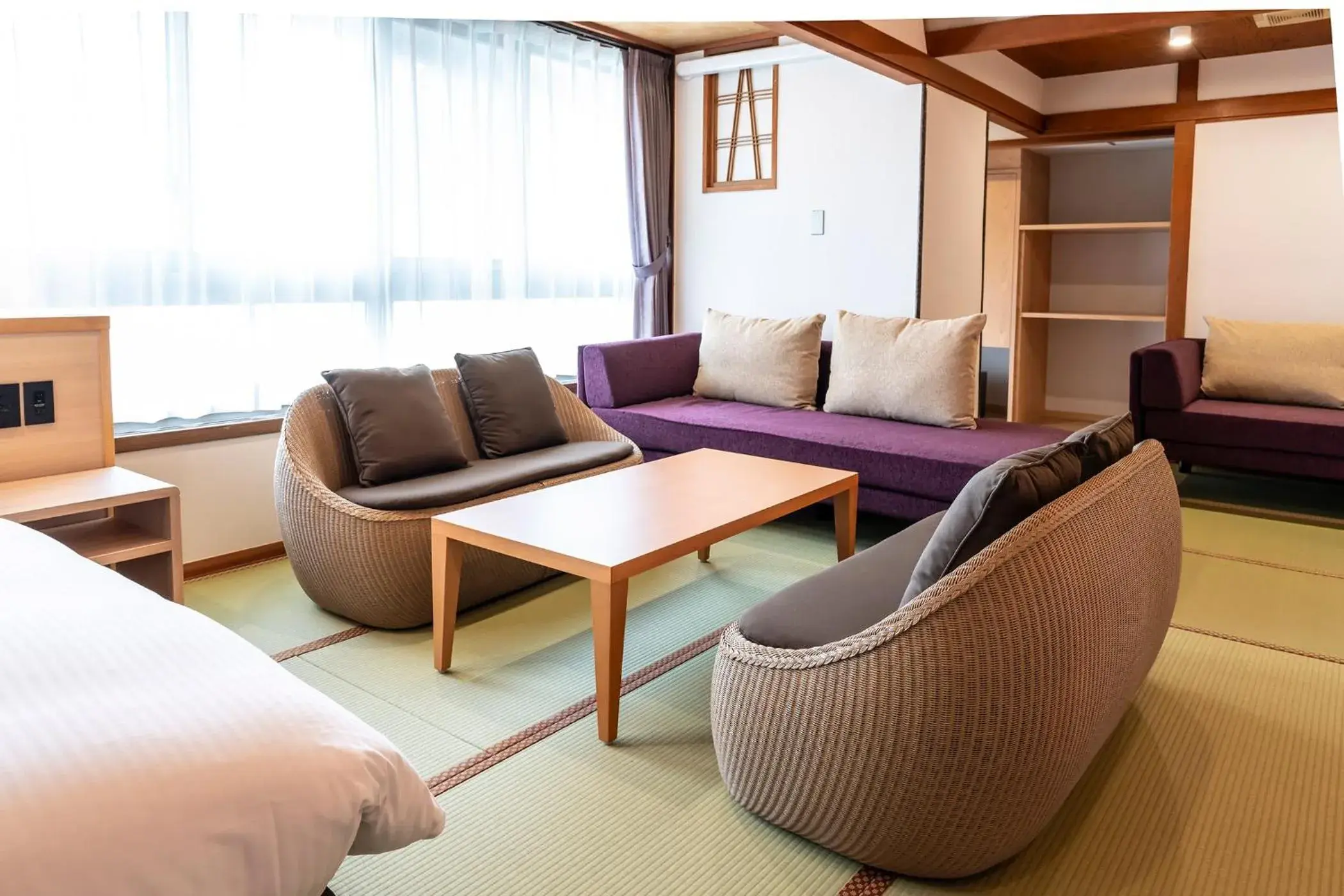 Photo of the whole room, Seating Area in Ooedo Onsen Monogatari Kinosaki