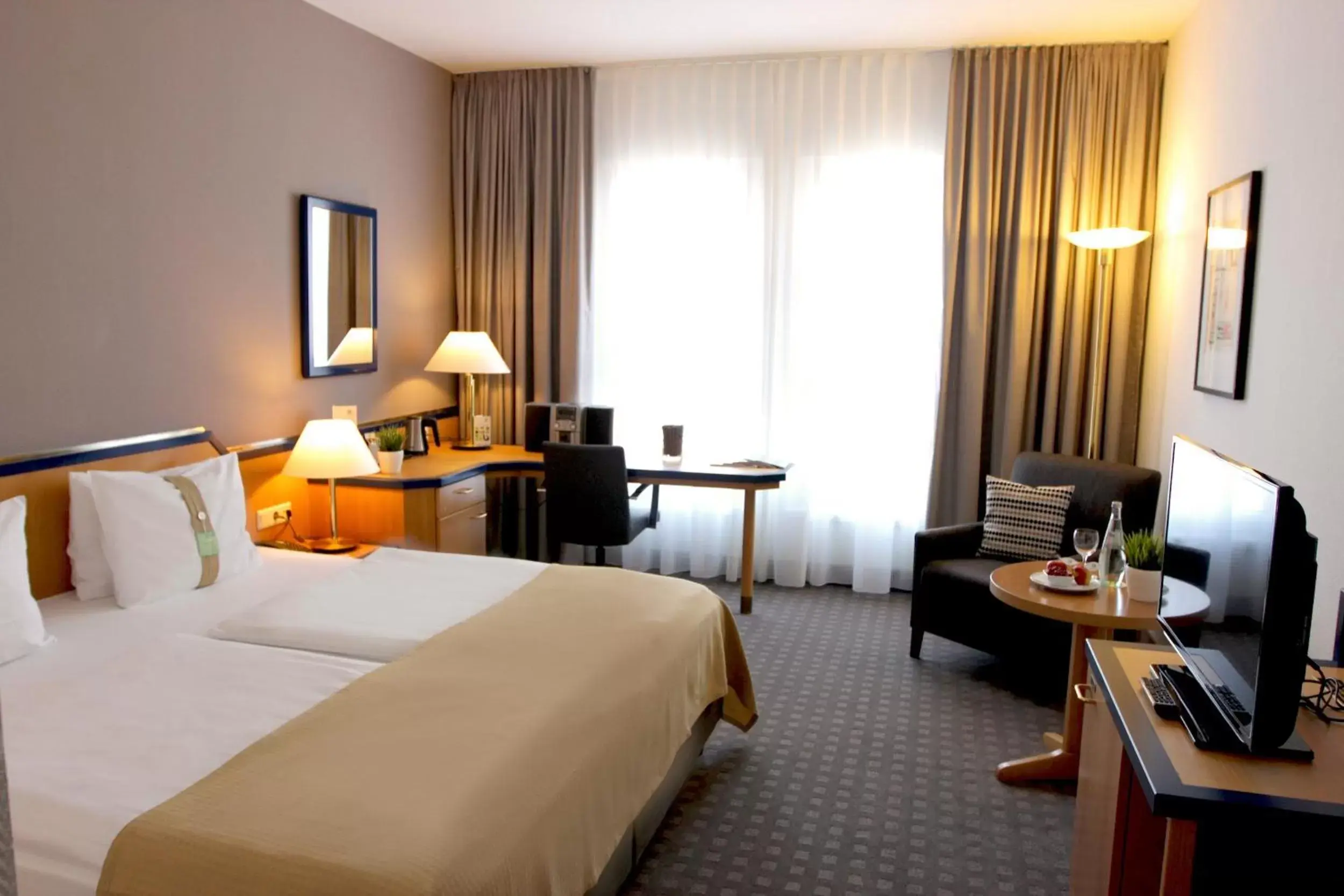 Bedroom in Holiday Inn Hamburg, an IHG Hotel