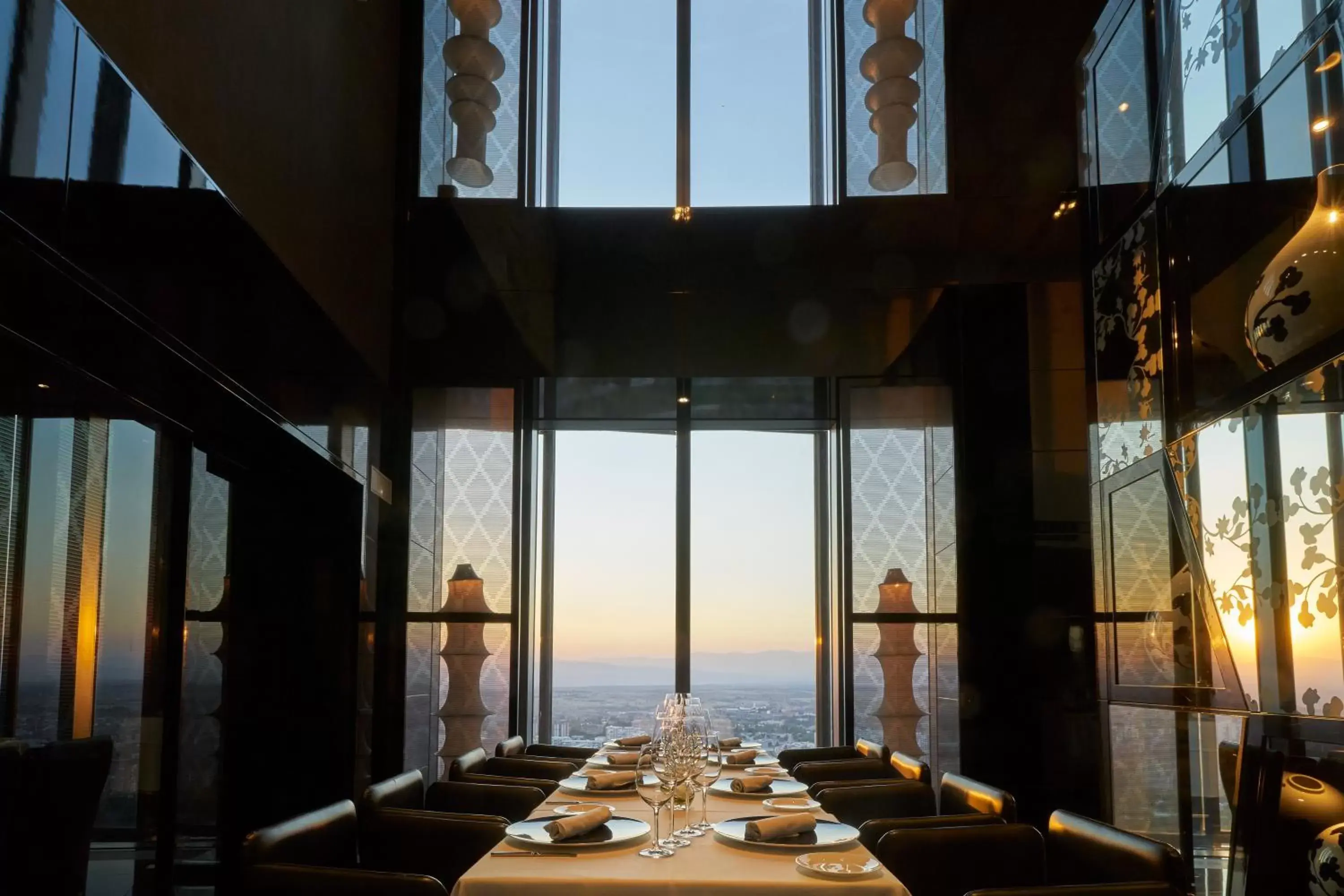 Restaurant/Places to Eat in Eurostars Madrid Tower