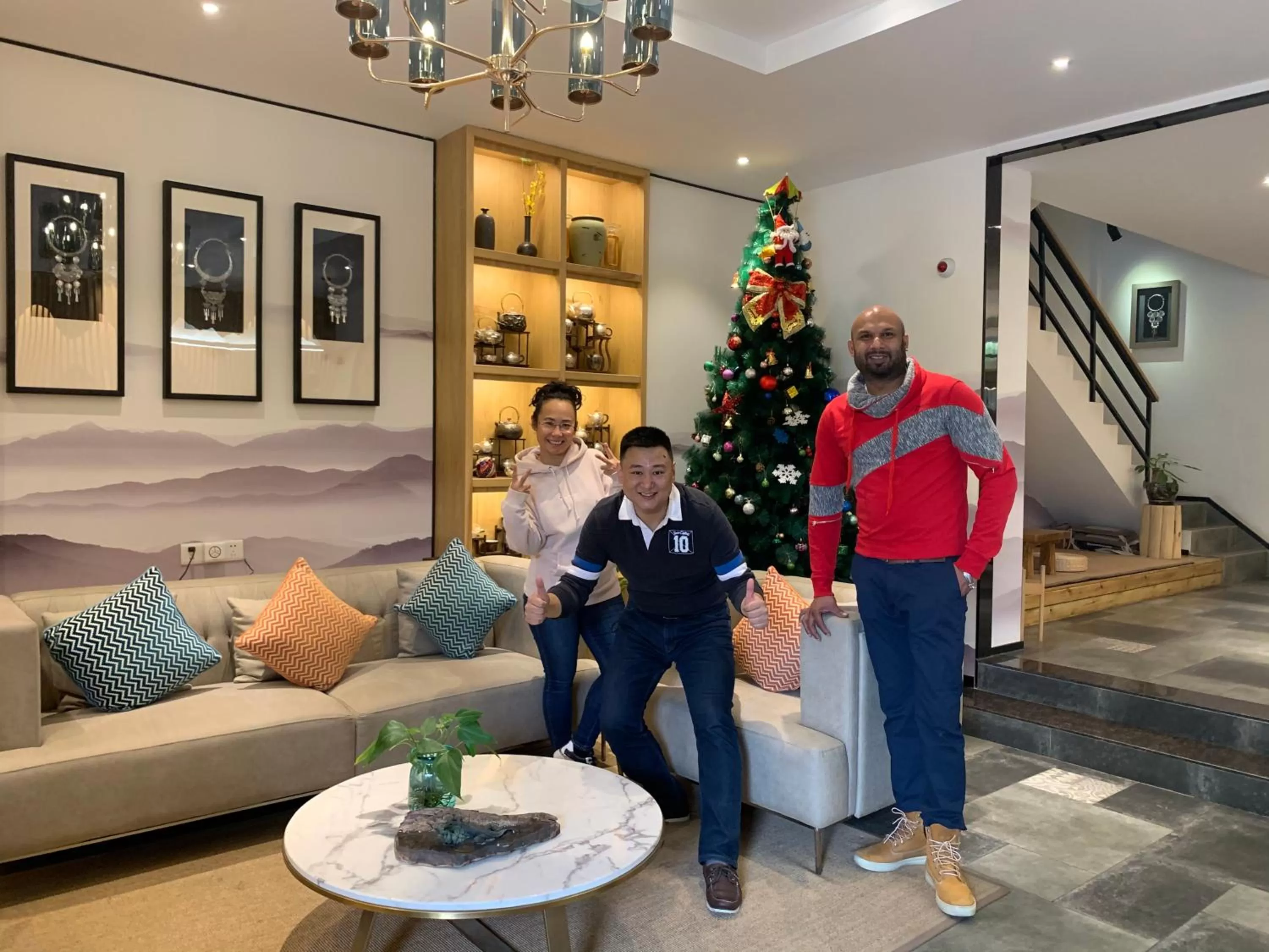 People in Li River Resort Villa Hotel