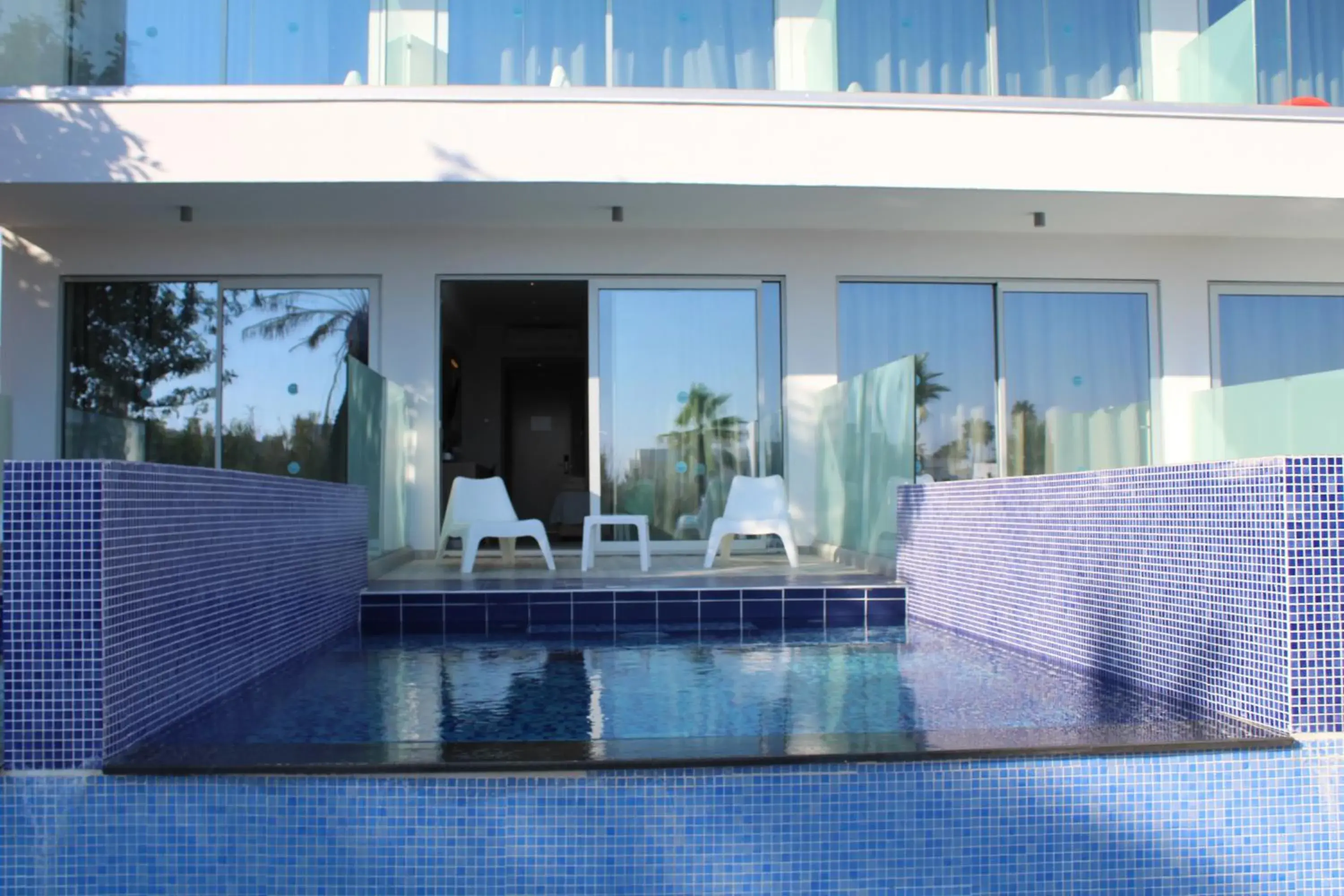 Balcony/Terrace, Swimming Pool in Fedrania Gardens Hotel