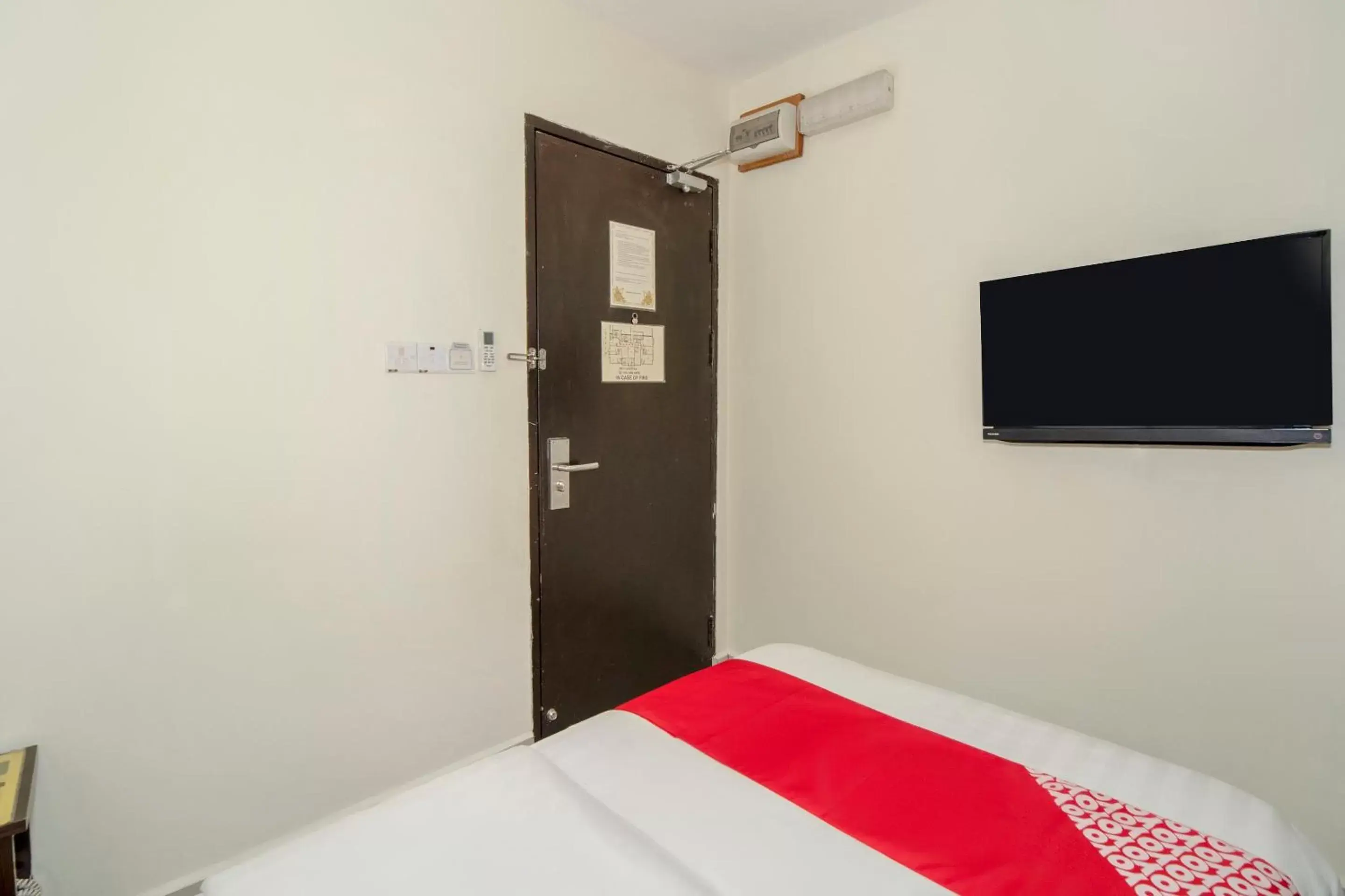 Bedroom, TV/Entertainment Center in OYO 89944 Stay Inn