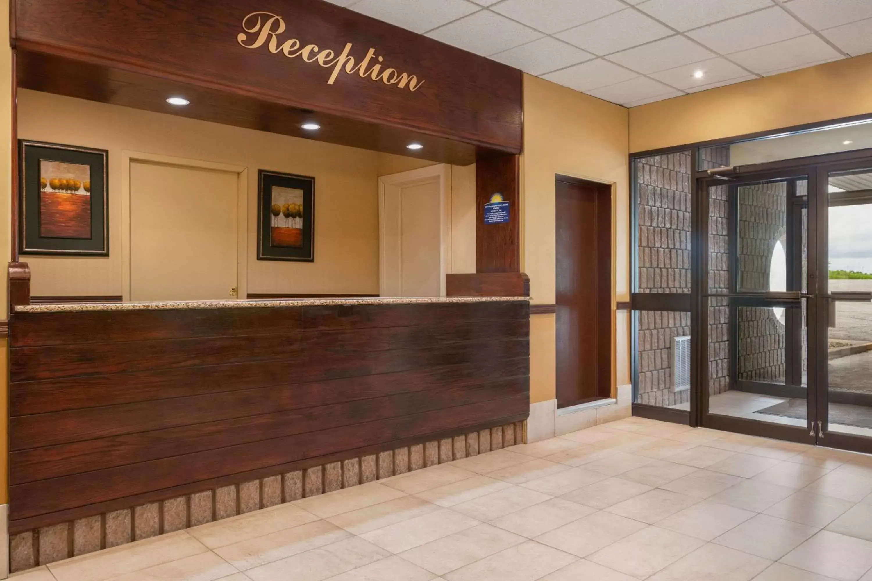 Lobby or reception in Days Inn by Wyndham Renfrew Conference Centre Lobby or reception in Days Inn by Wyndham Renfrew Conference Centre