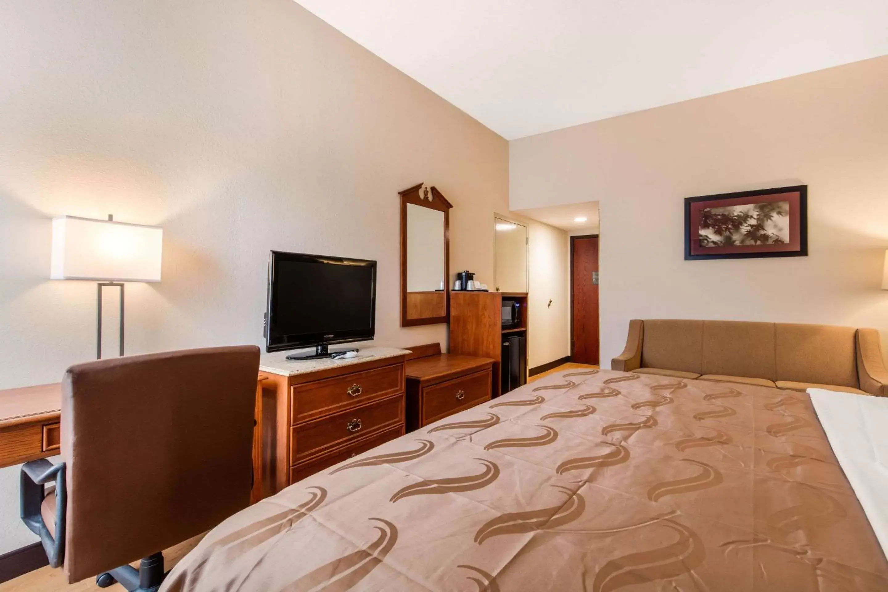 Photo of the whole room, Bed in Quality Inn Valley - West Point