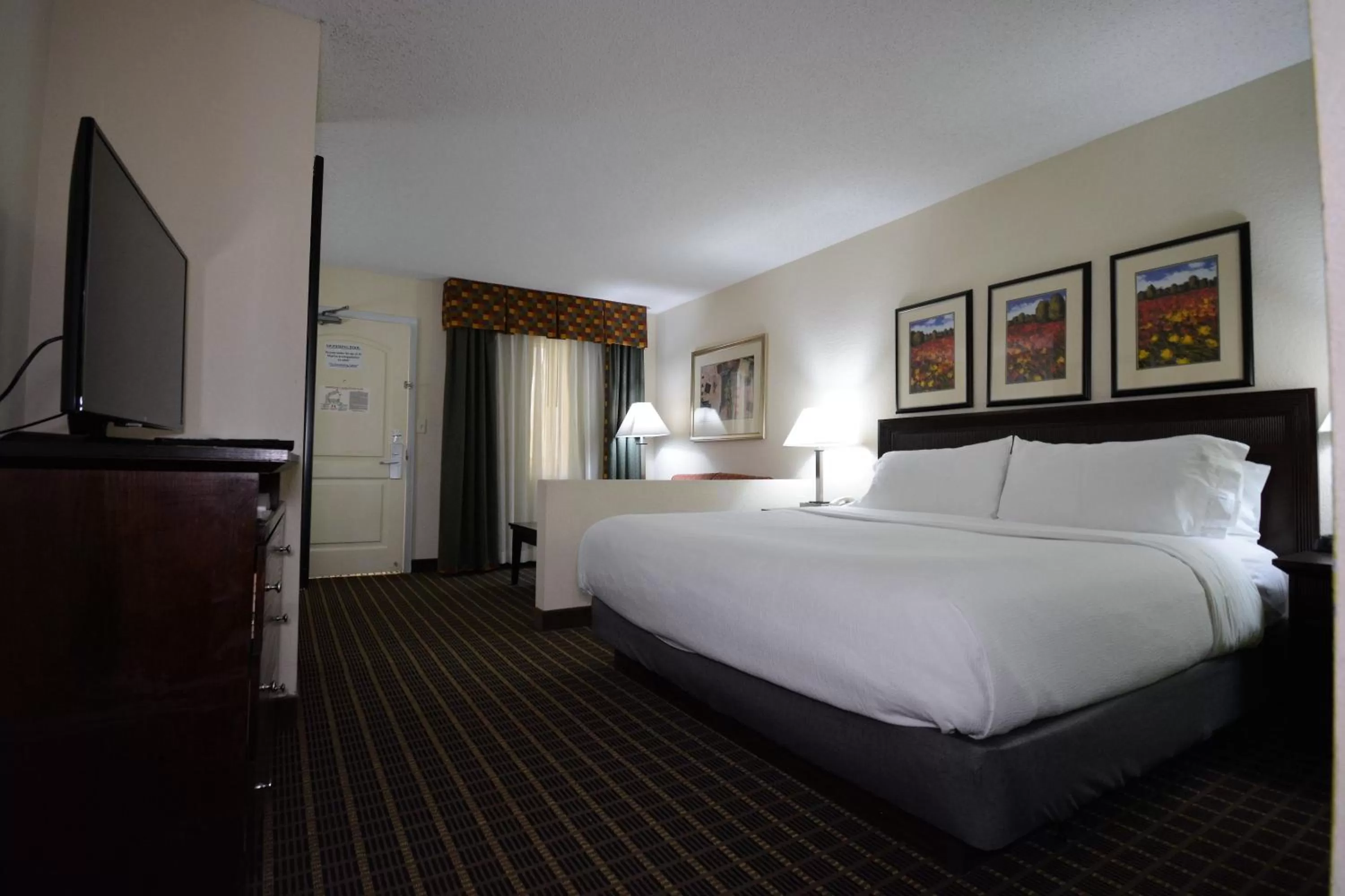 Photo of the whole room, Bed in Holiday Inn Hazlet by IHG