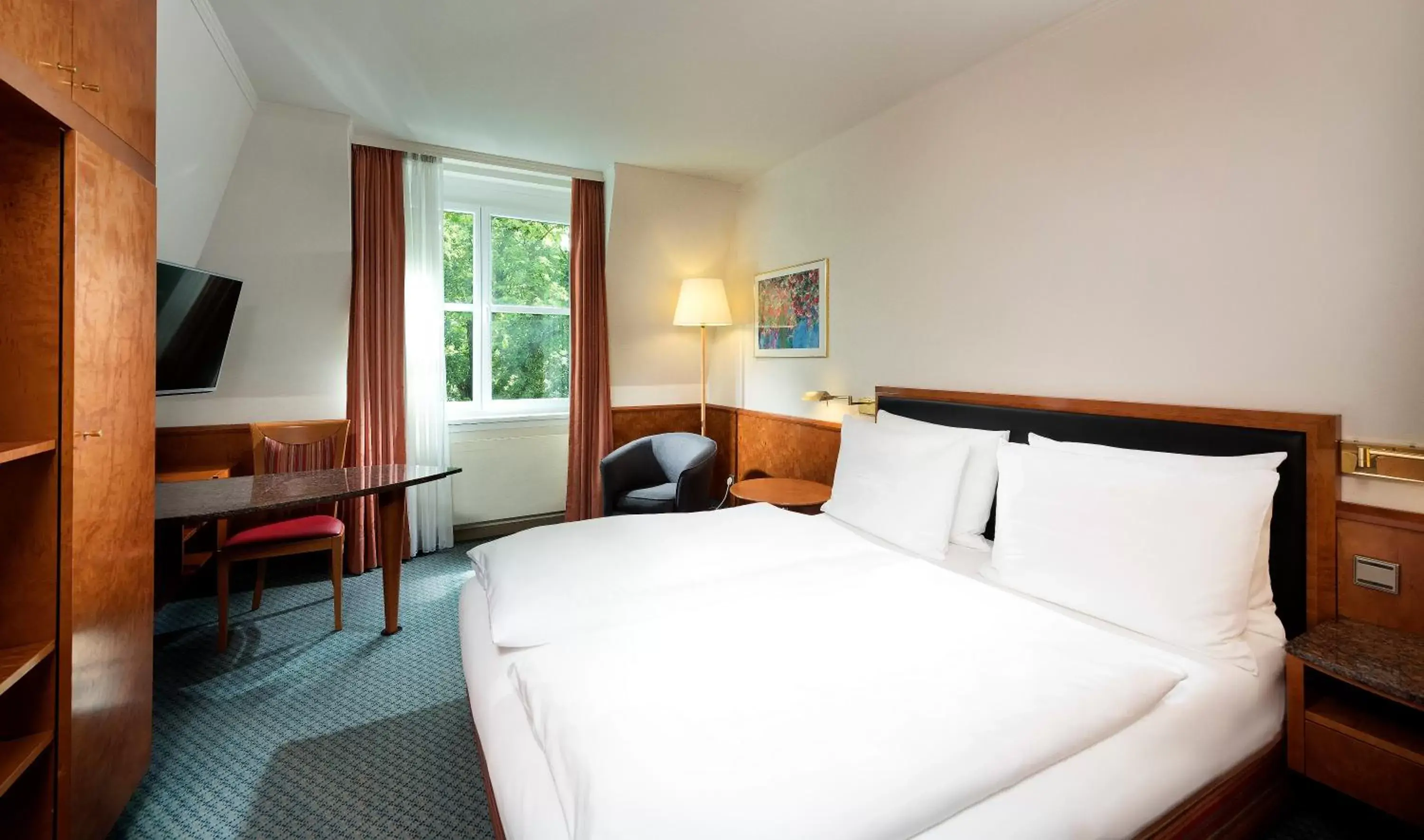 Photo of the whole room, Bed in Seminaris Hotel Leipzig