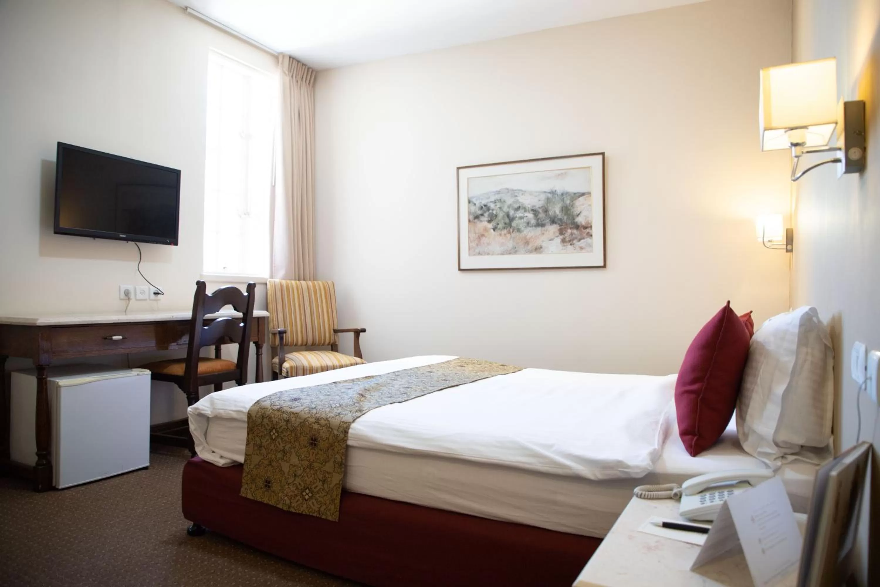 Bed in YMCA Three Arches Hotel