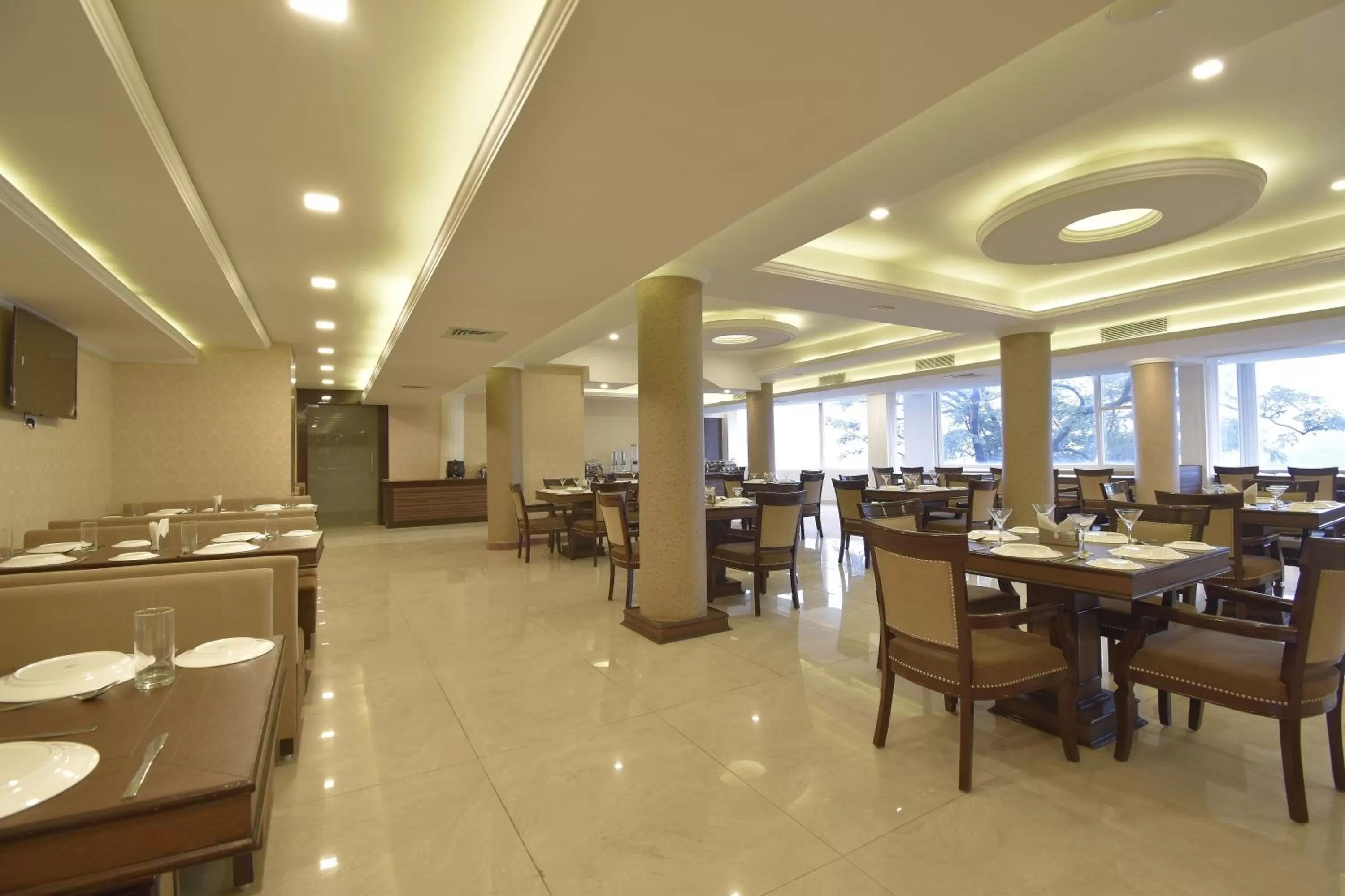 Restaurant/Places to Eat in The Royal Castle AC Centralized