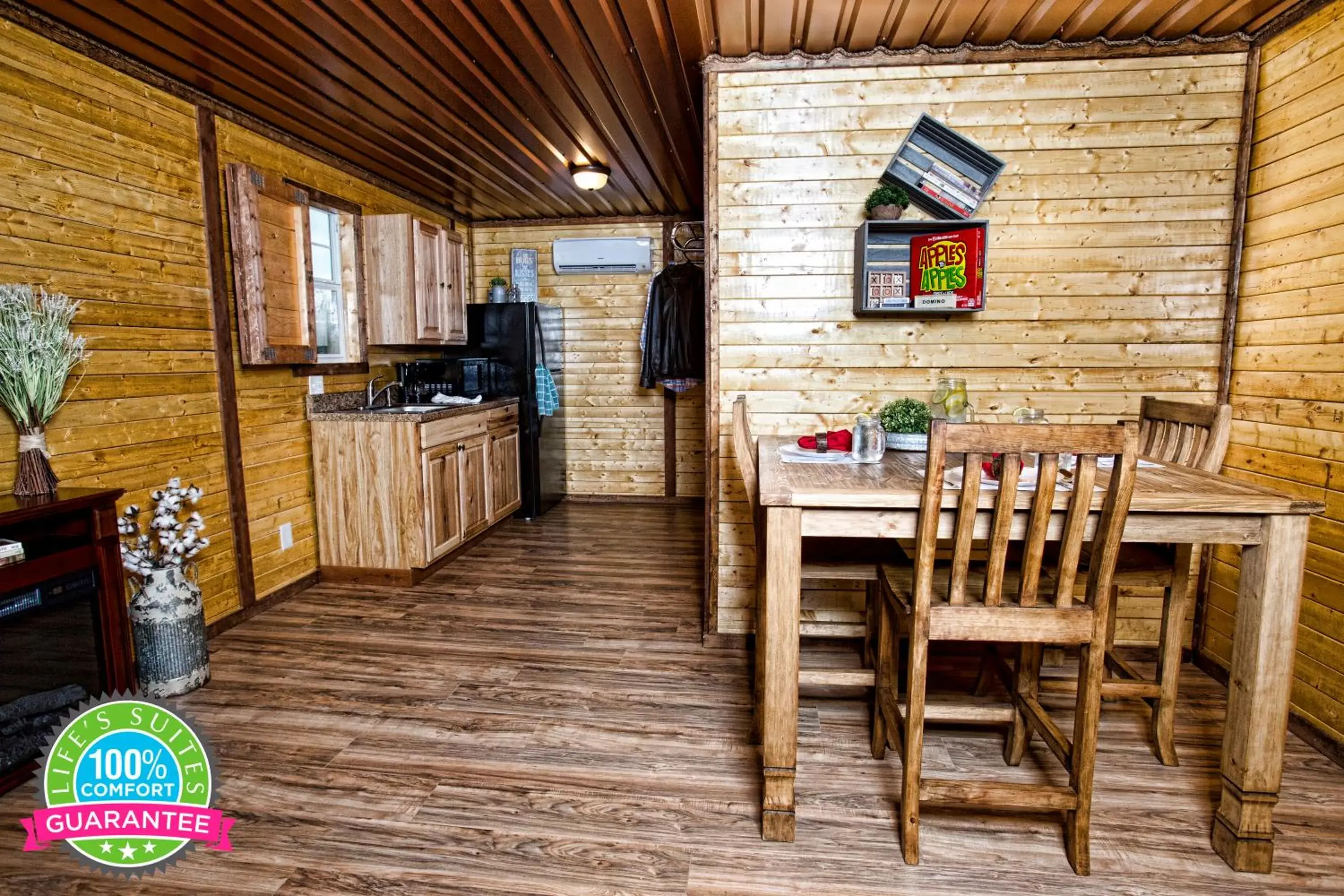 Coffee/tea facilities, Dining Area in Life's Suites