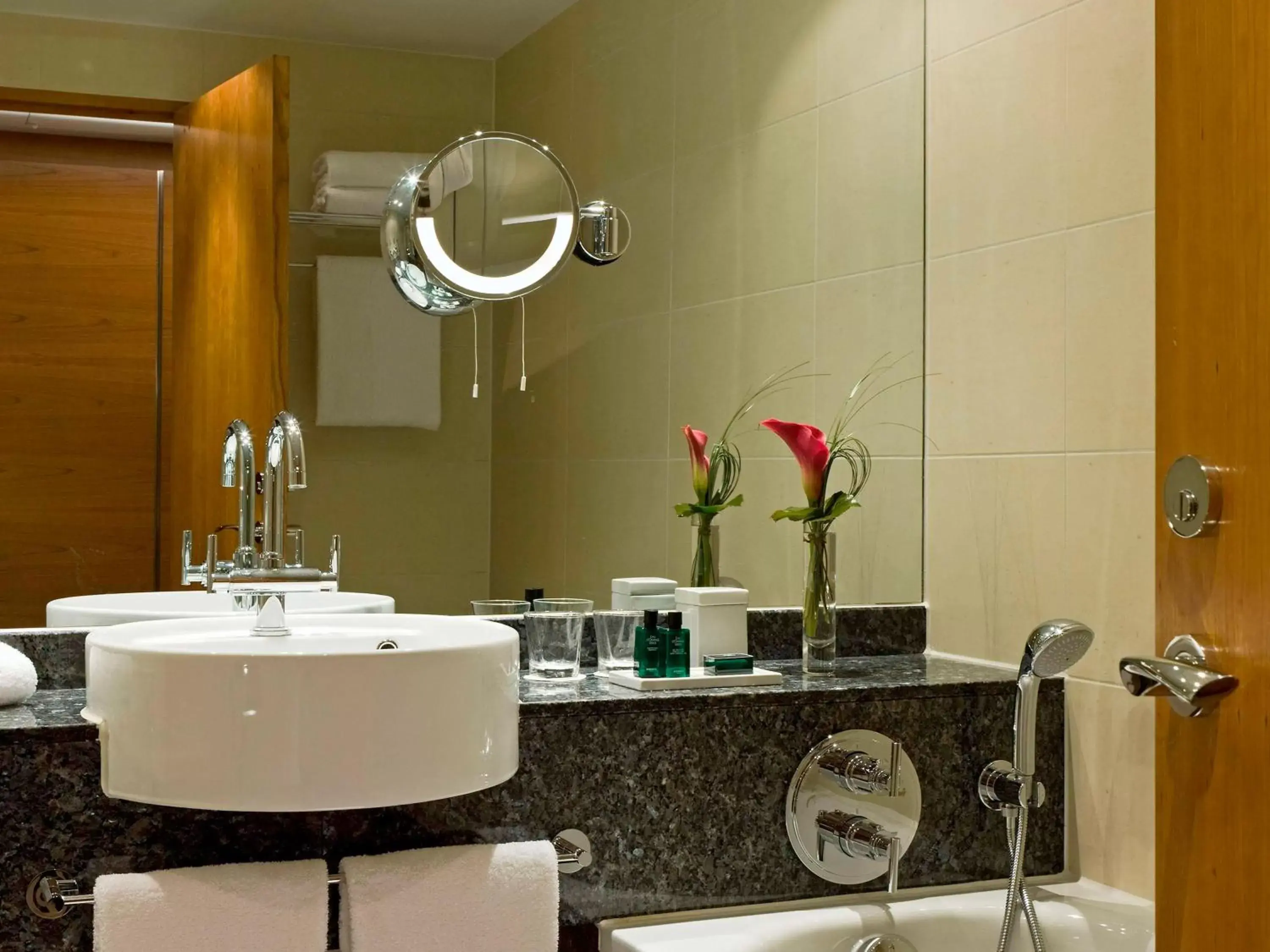 Bathroom in Sofitel London Heathrow