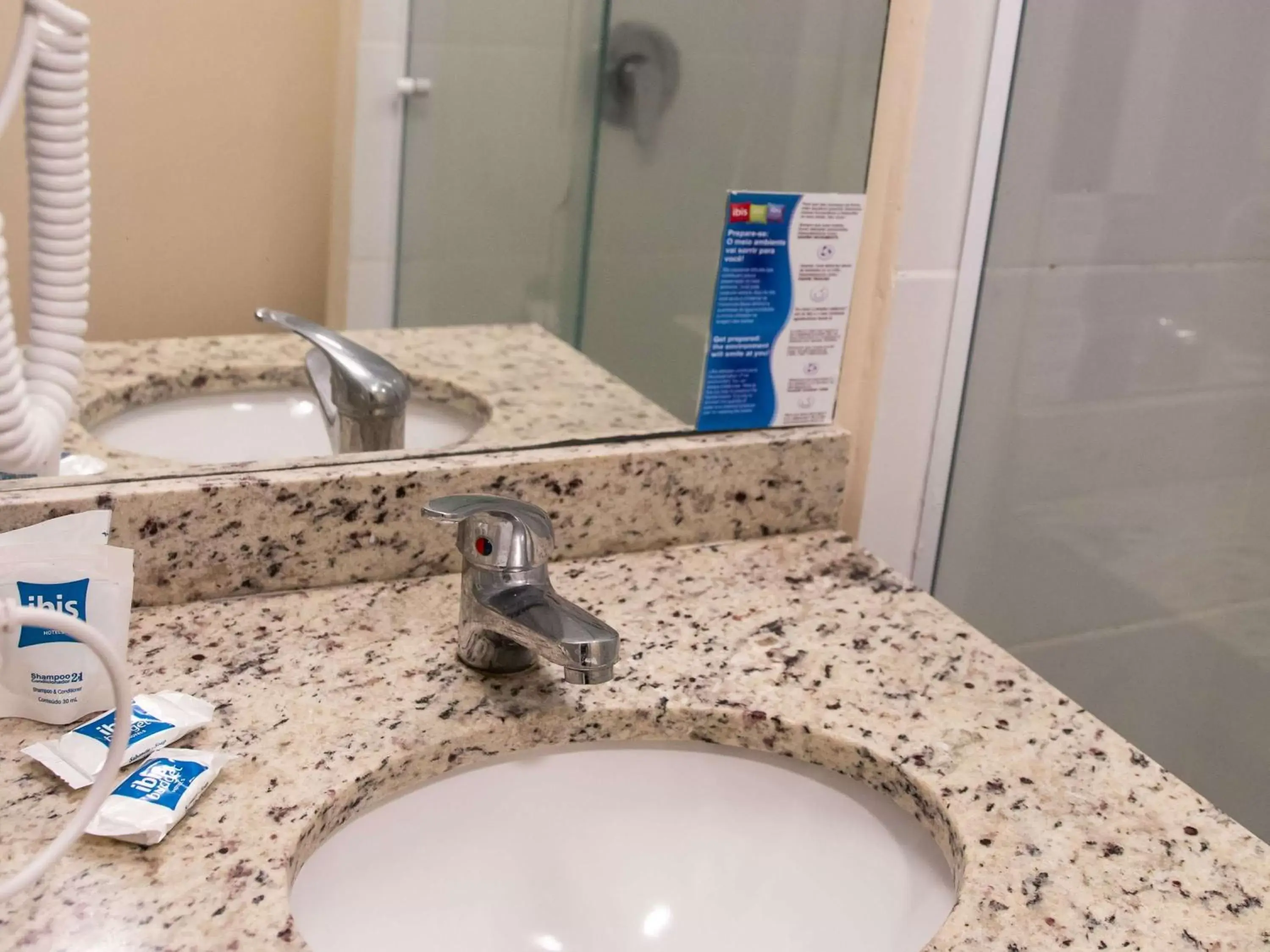 Bathroom in ibis budget Itaperuna