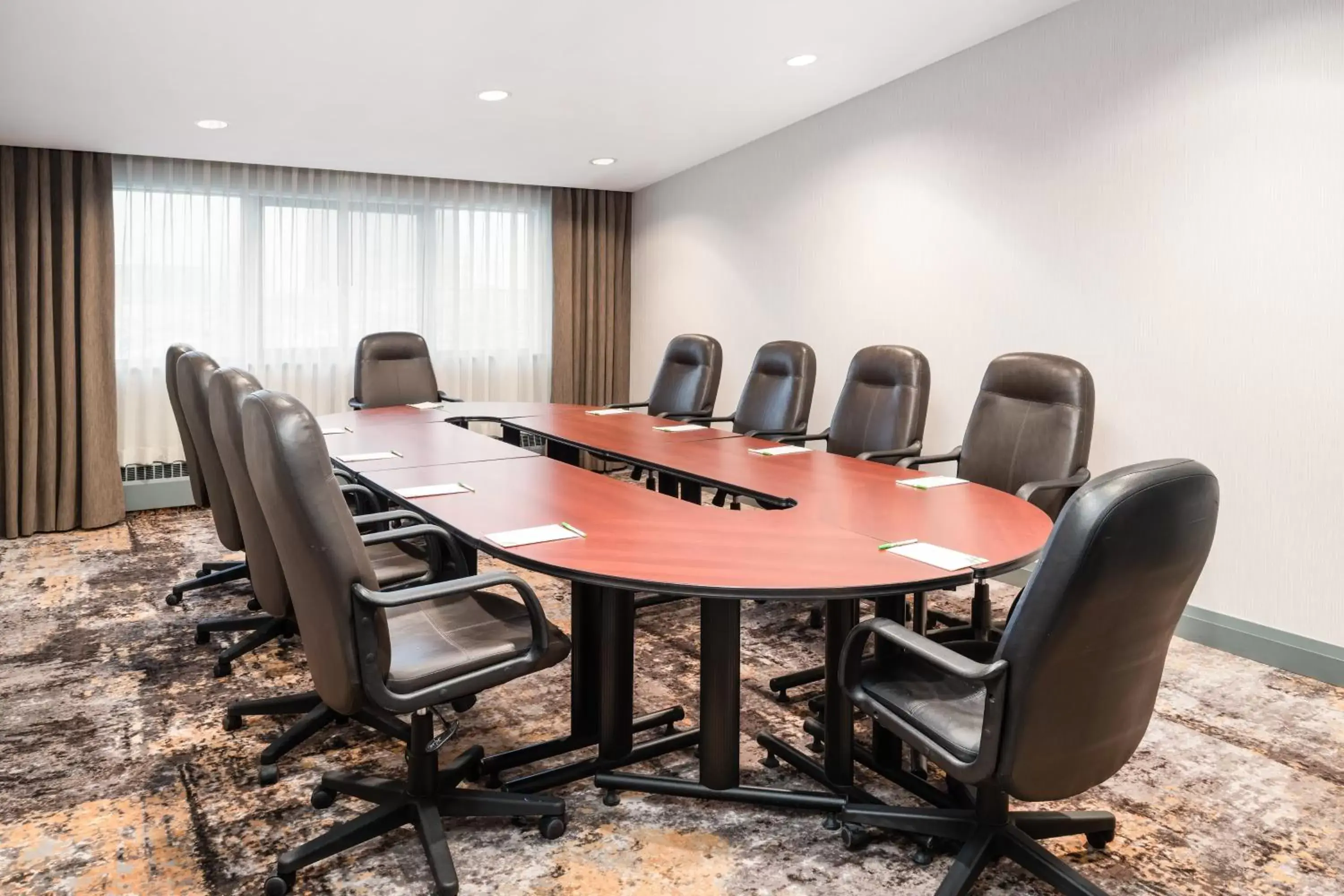 Meeting/conference room in Holiday Inn Toronto Airport East, an IHG Hotel