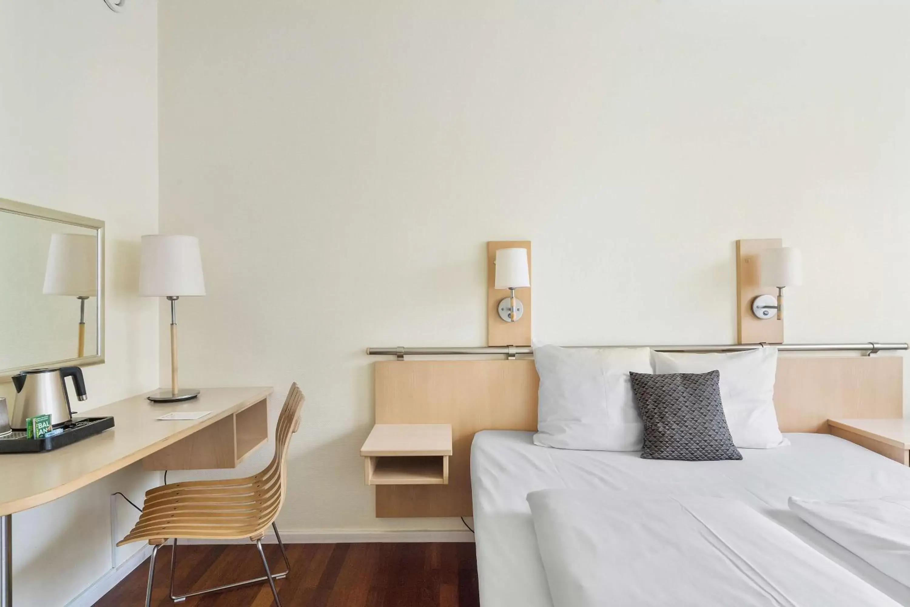 Bedroom, Bed in Best Western Plus Airport Hotel Bedroom, Bed in Best Western Plus Airport Hotel