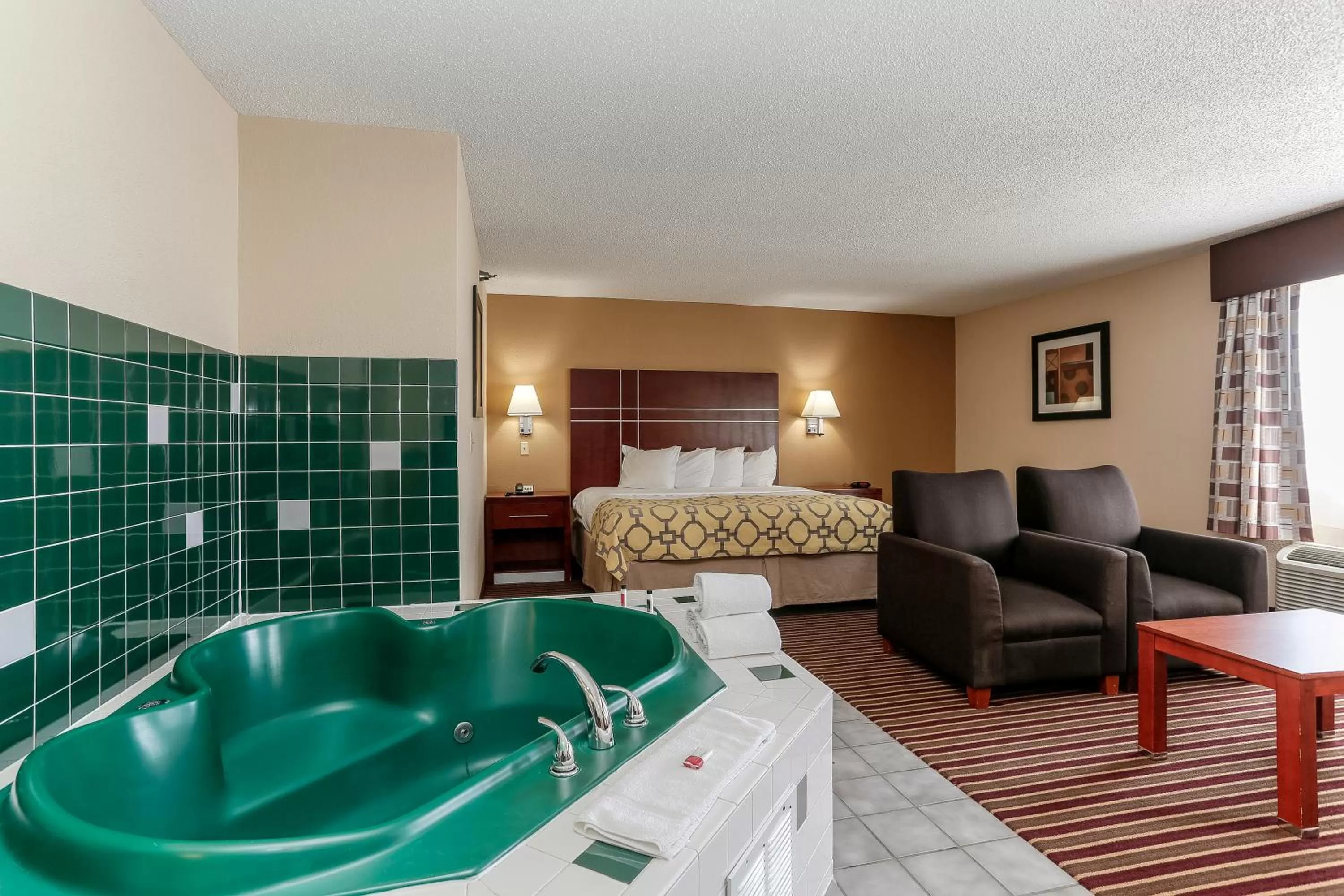 Photo of the whole room, Bed in Baymont by Wyndham Bowling Green