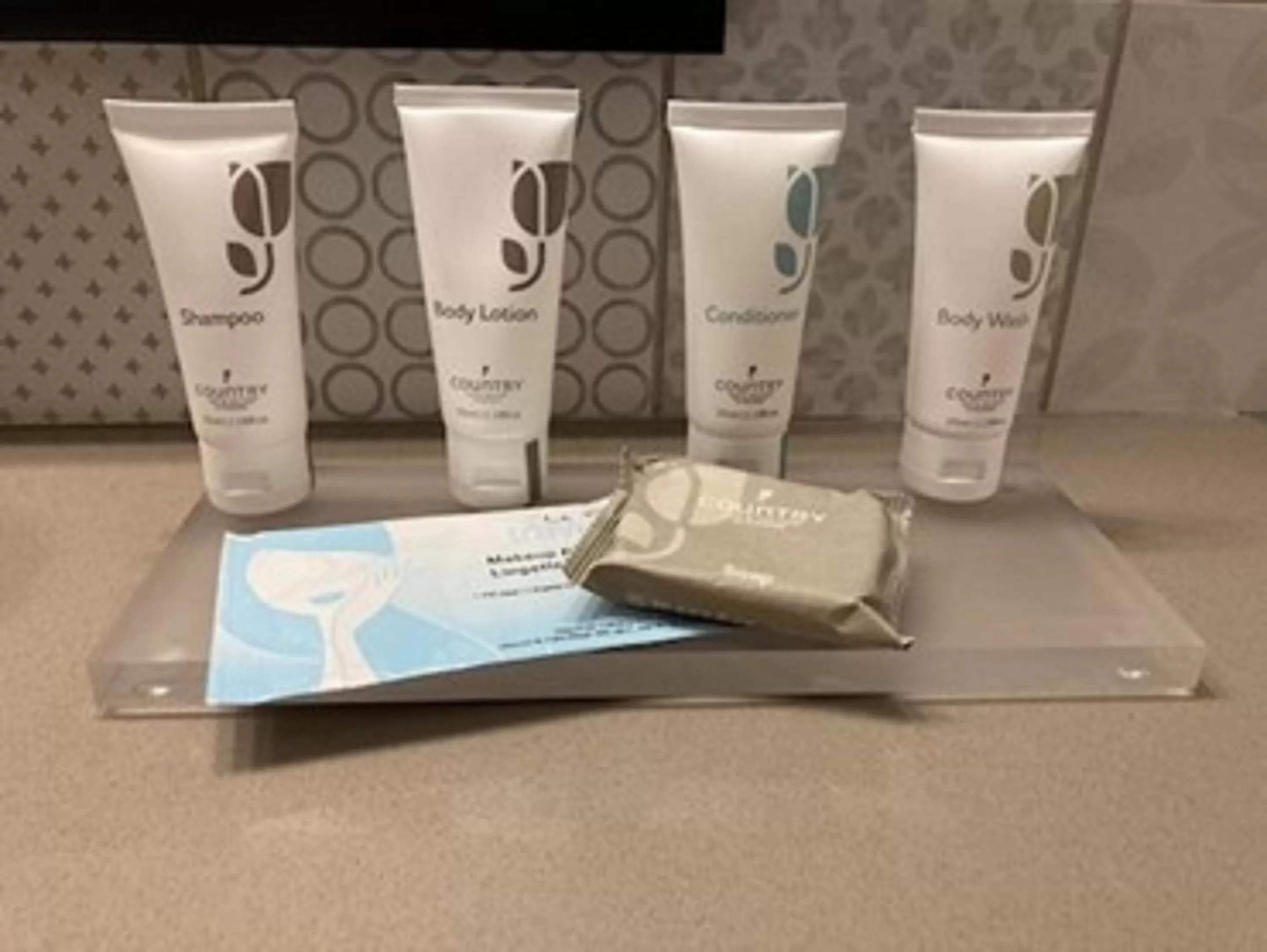 Bathroom in Country Inn & Suites by Radisson, Galena, IL