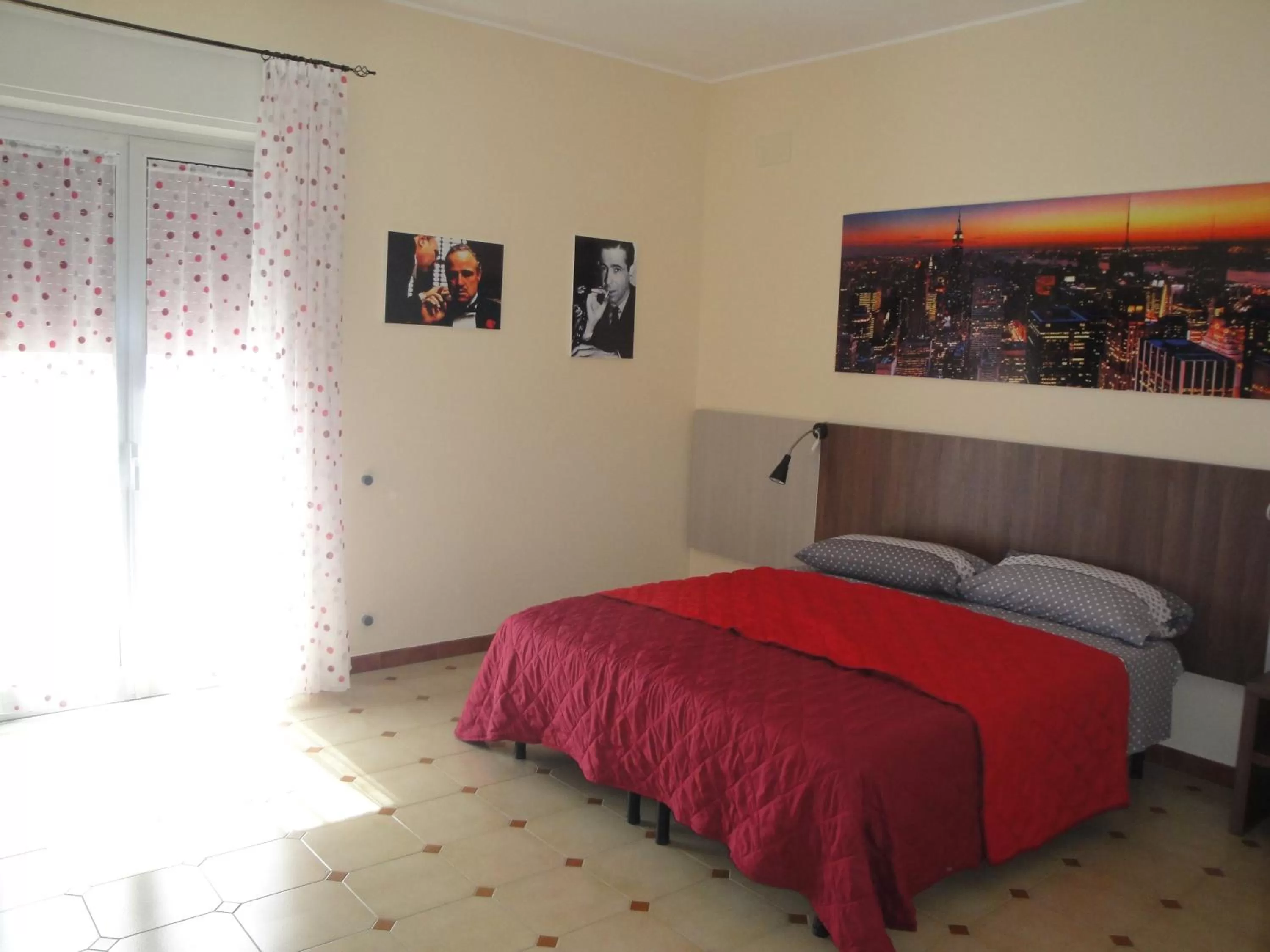 Photo of the whole room, Bed in Bed & Breakfast Hollywood