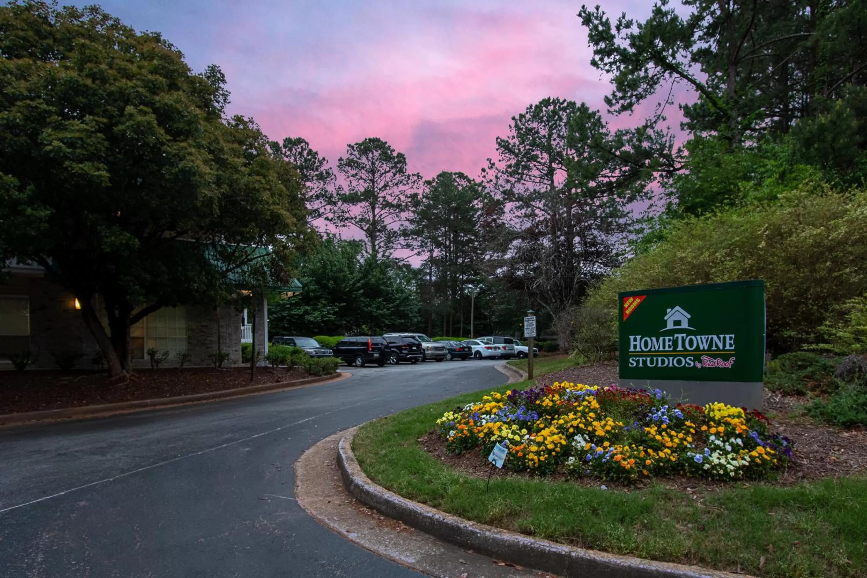 Property building in HomeTowne Studios by Red Roof Atlanta – Lawrenceville